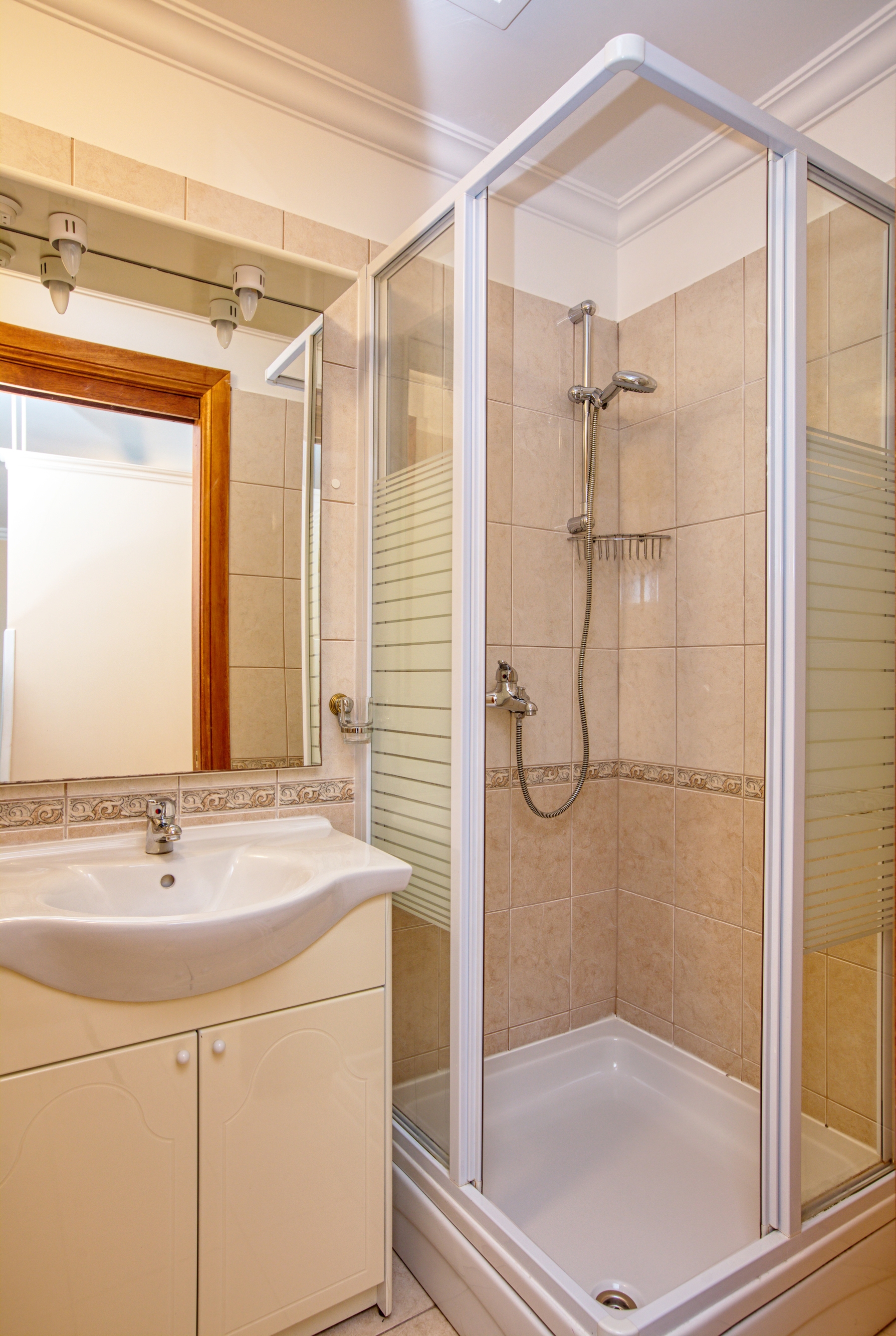 One bedroom apartment near beach Brodarica, Šibenik  A-a