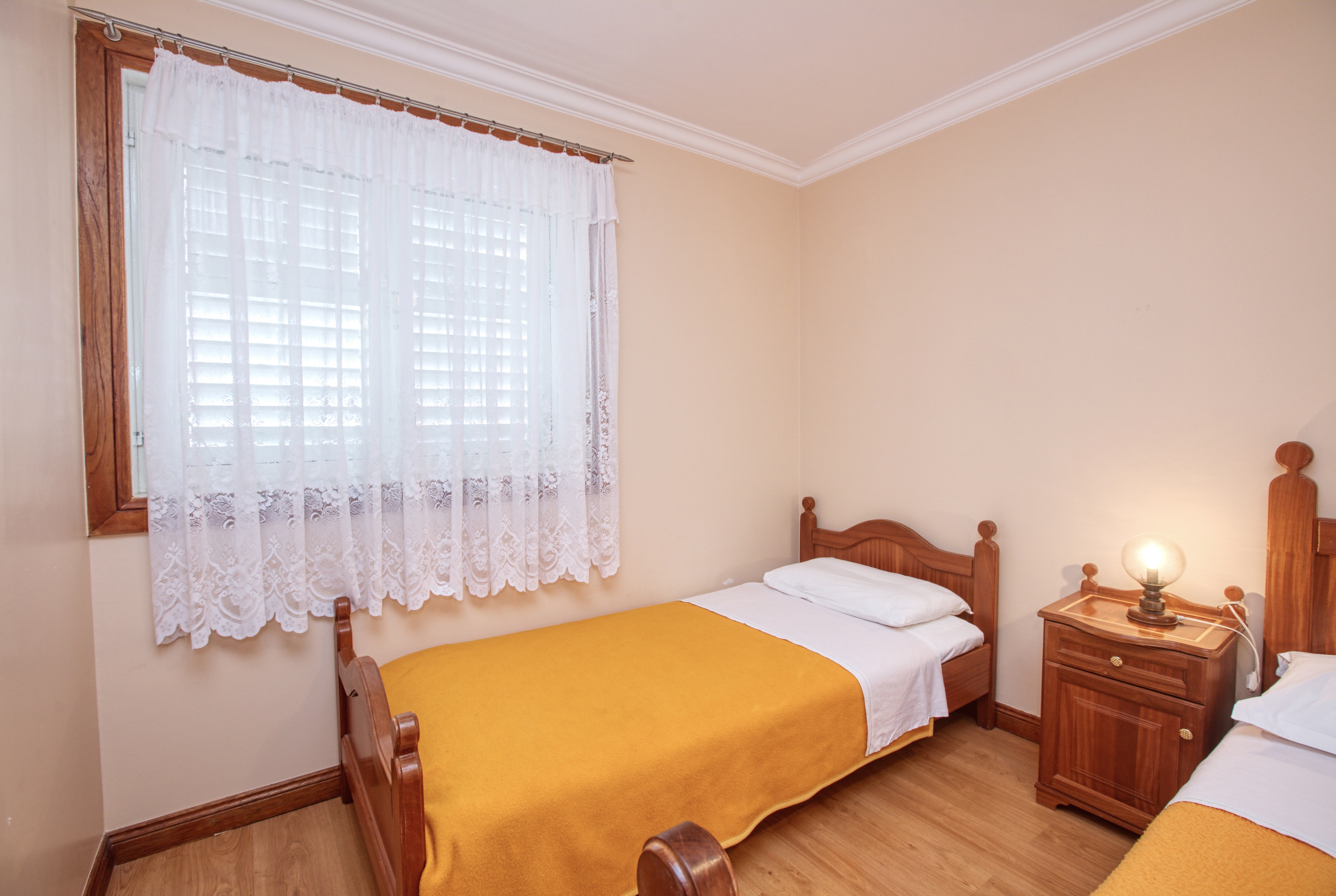 One bedroom apartment near beach Brodarica, Šibenik  A-a
