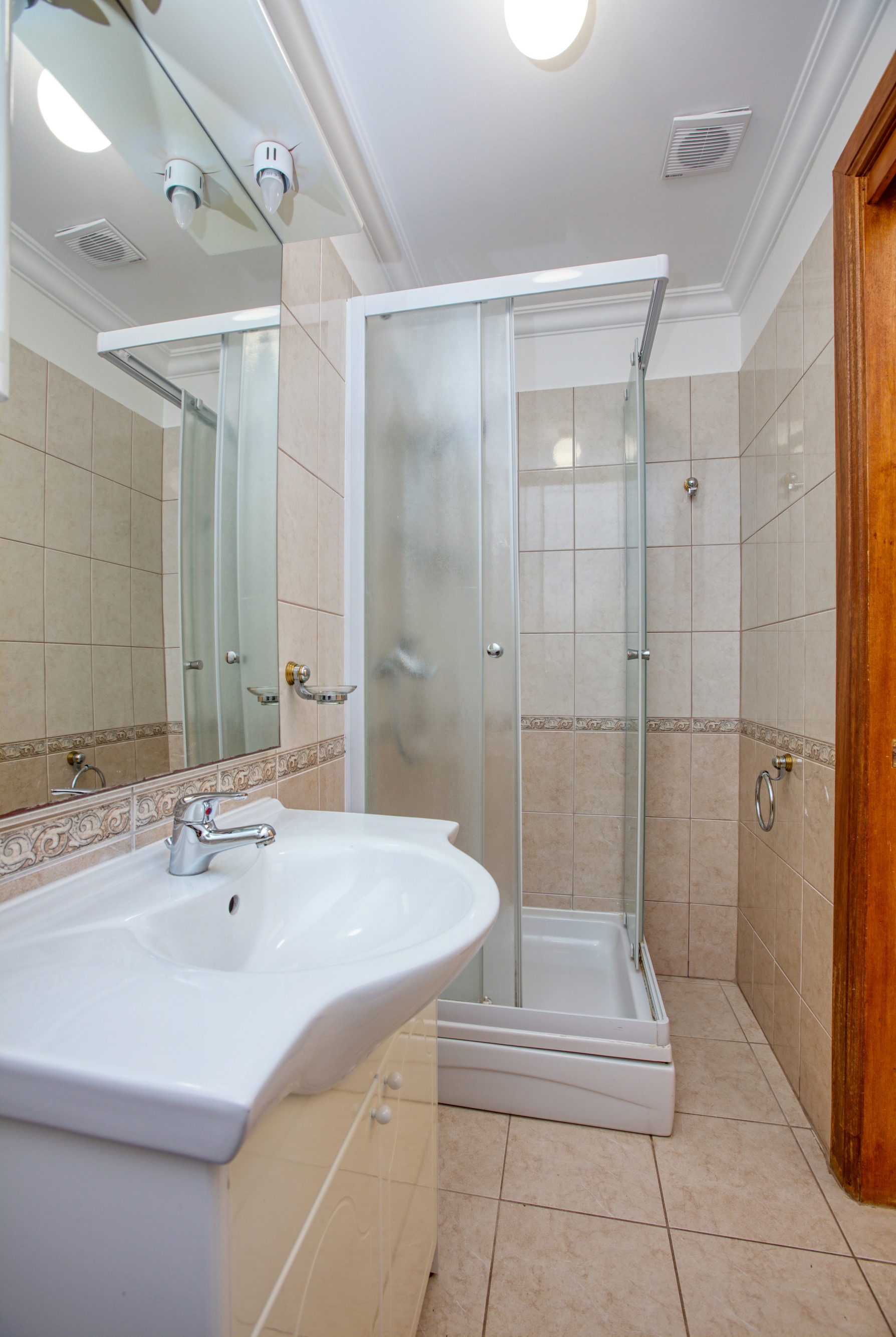One bedroom apartment near beach Brodarica, Šibenik  A-b