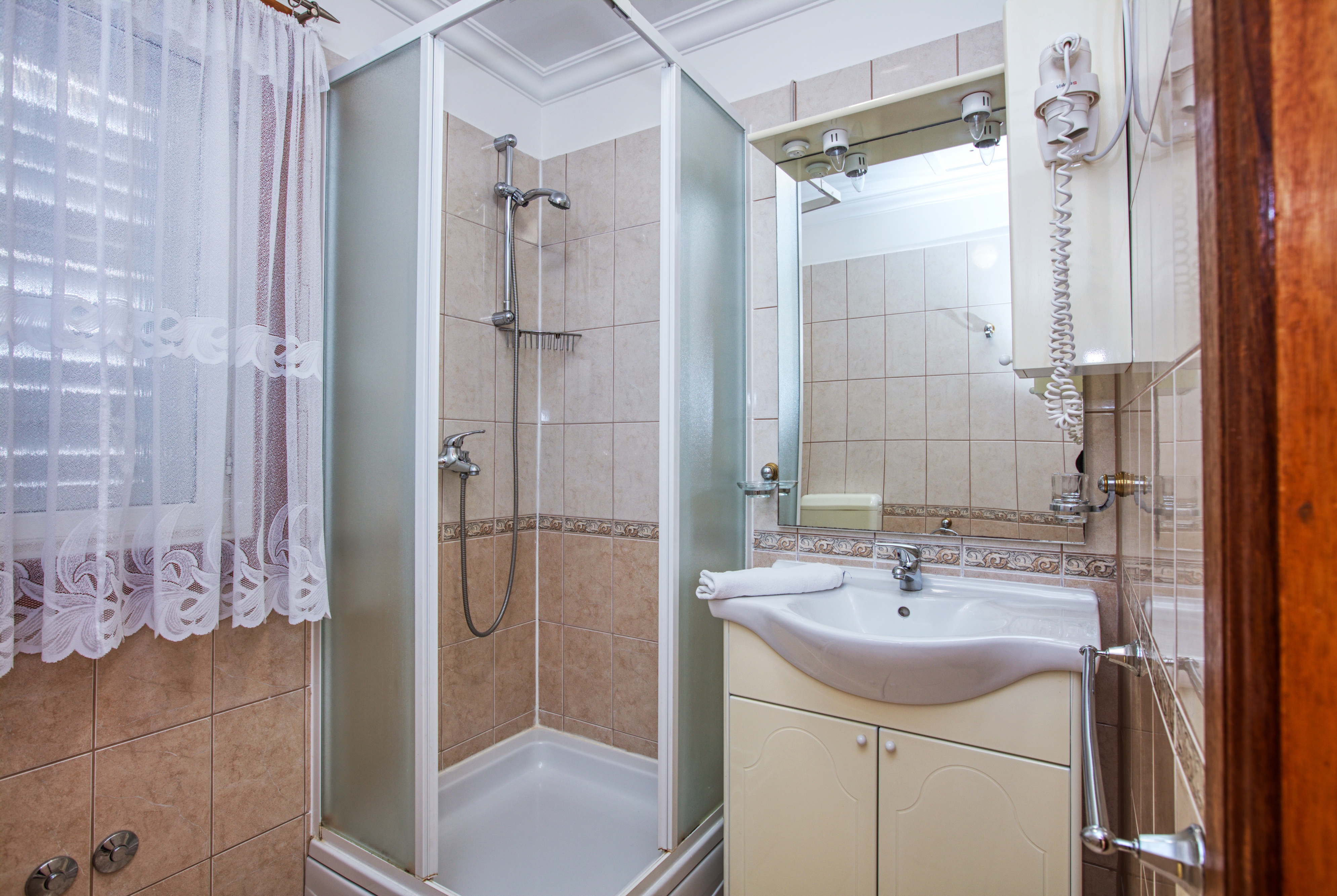 One bedroom apartment near beach Brodarica, Šibenik  A-c