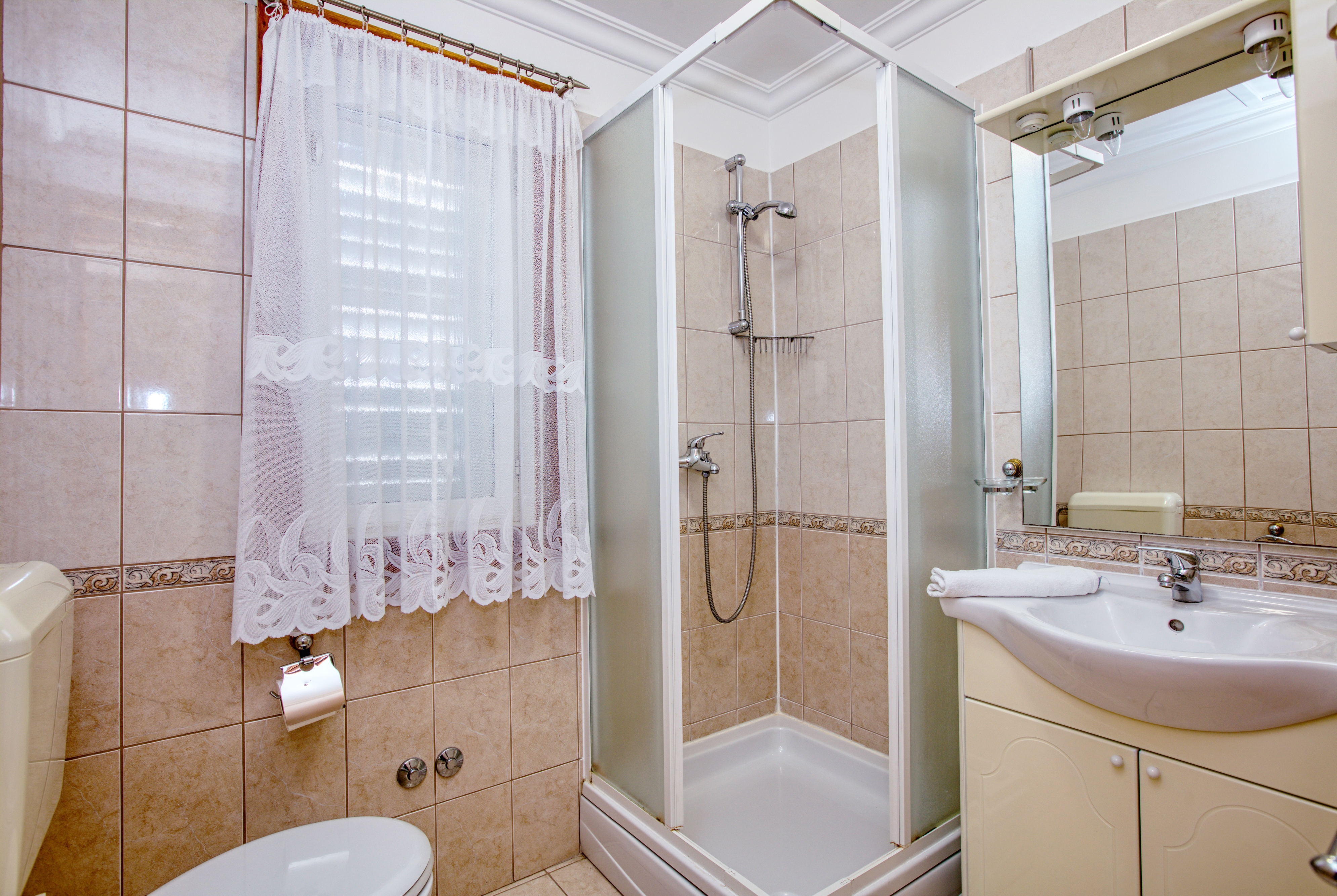 One bedroom apartment near beach Brodarica, Šibenik  A-c