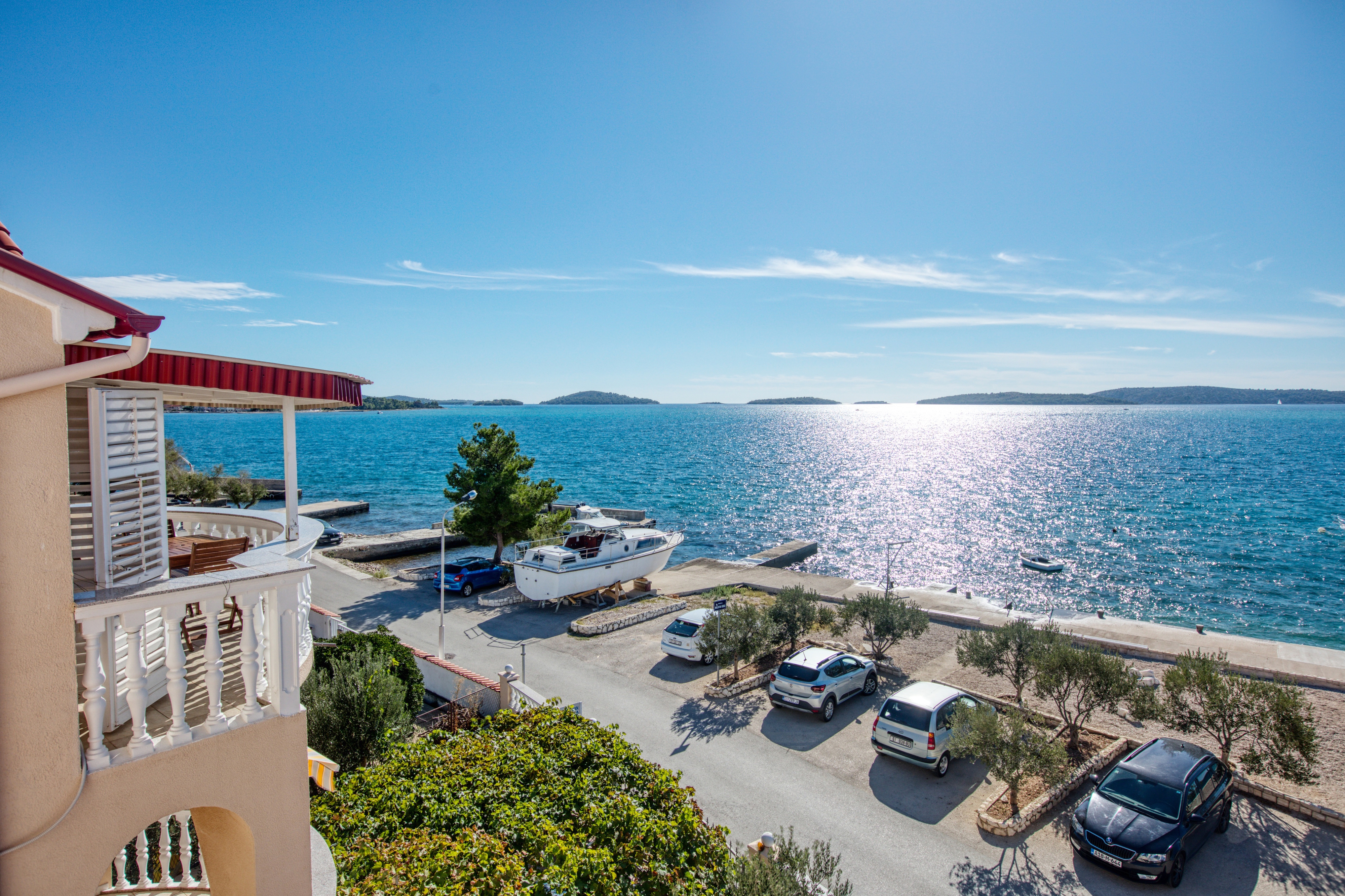 One bedroom apartment near beach Brodarica, Šibenik  A-c
