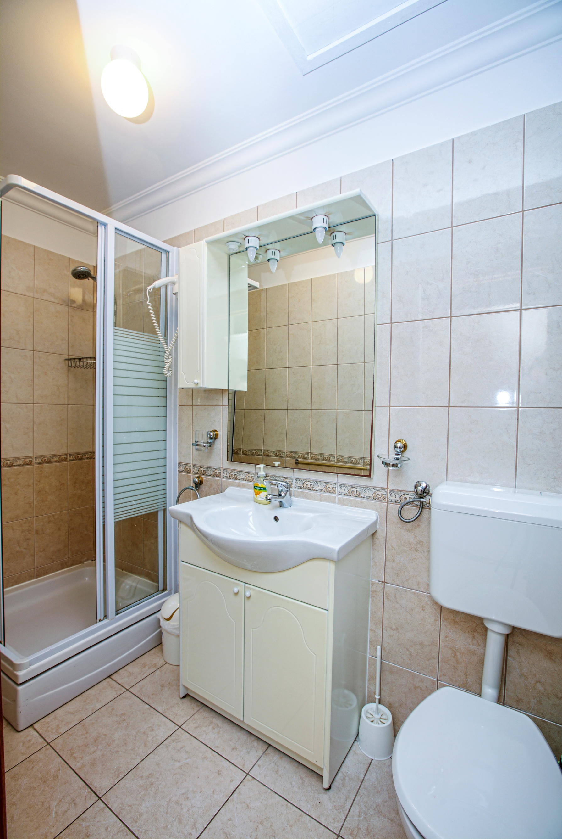 One bedroom apartment near beach Brodarica, Šibenik  A-d