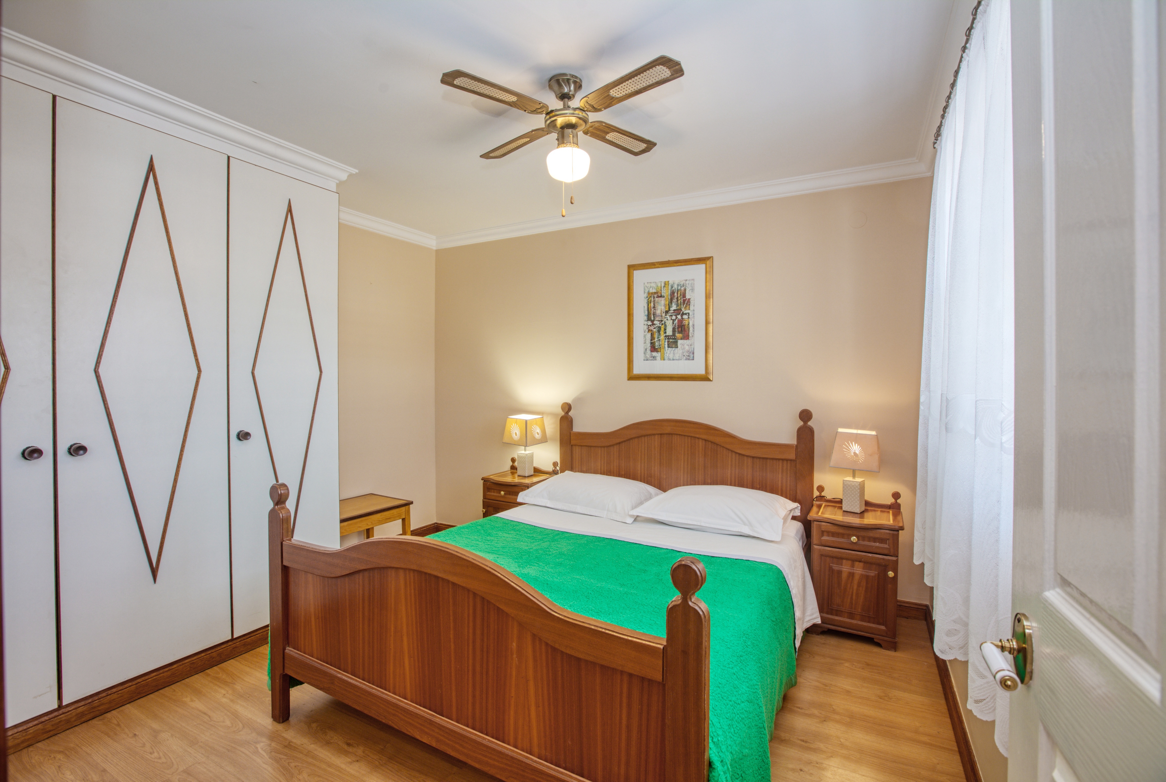 One bedroom apartment near beach Brodarica, Šibenik  A-d