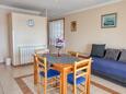 Brodarica, Dining room in the apartment, air condition available and WiFi.