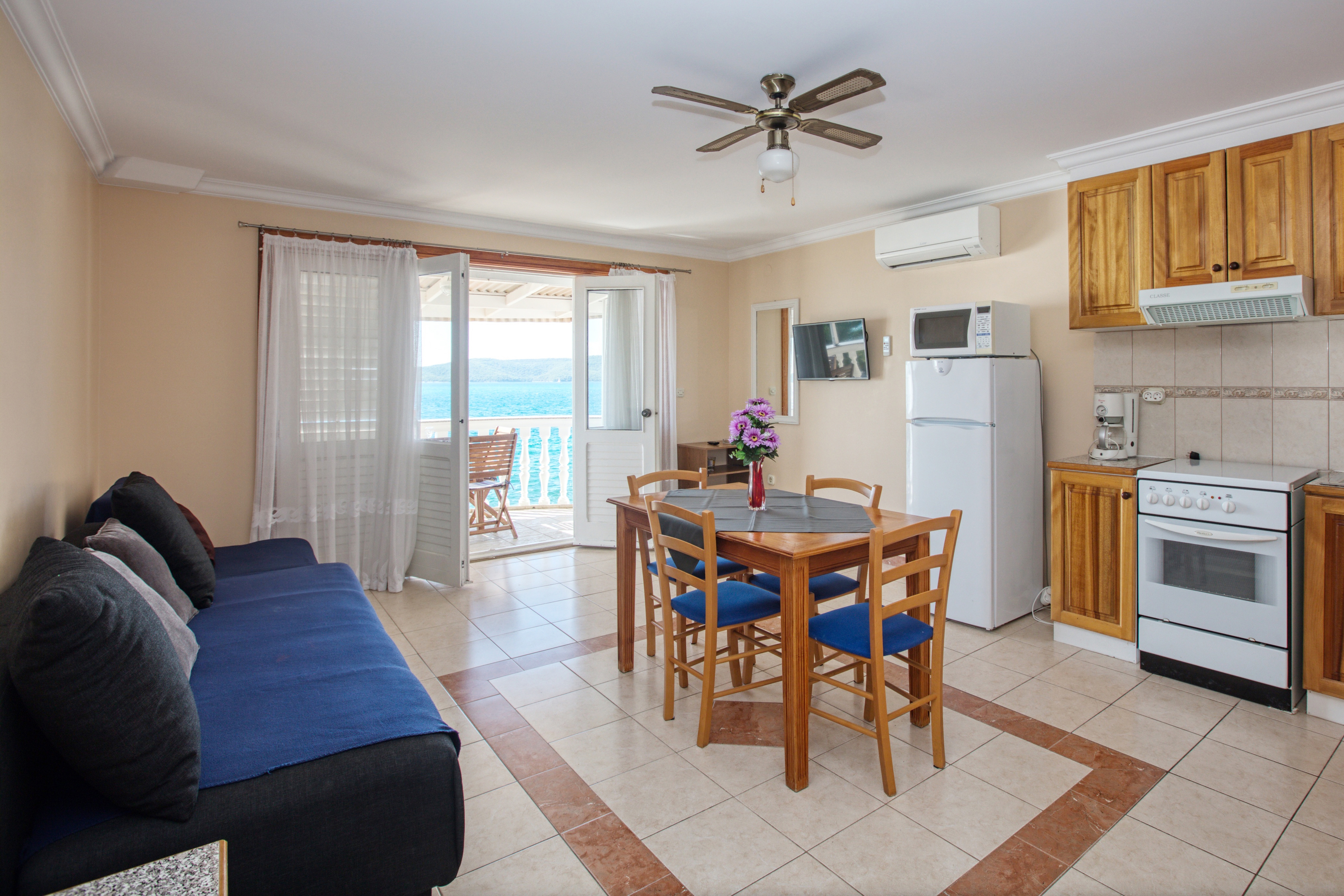 One bedroom apartment near beach Brodarica, Šibenik (A-4194-d)