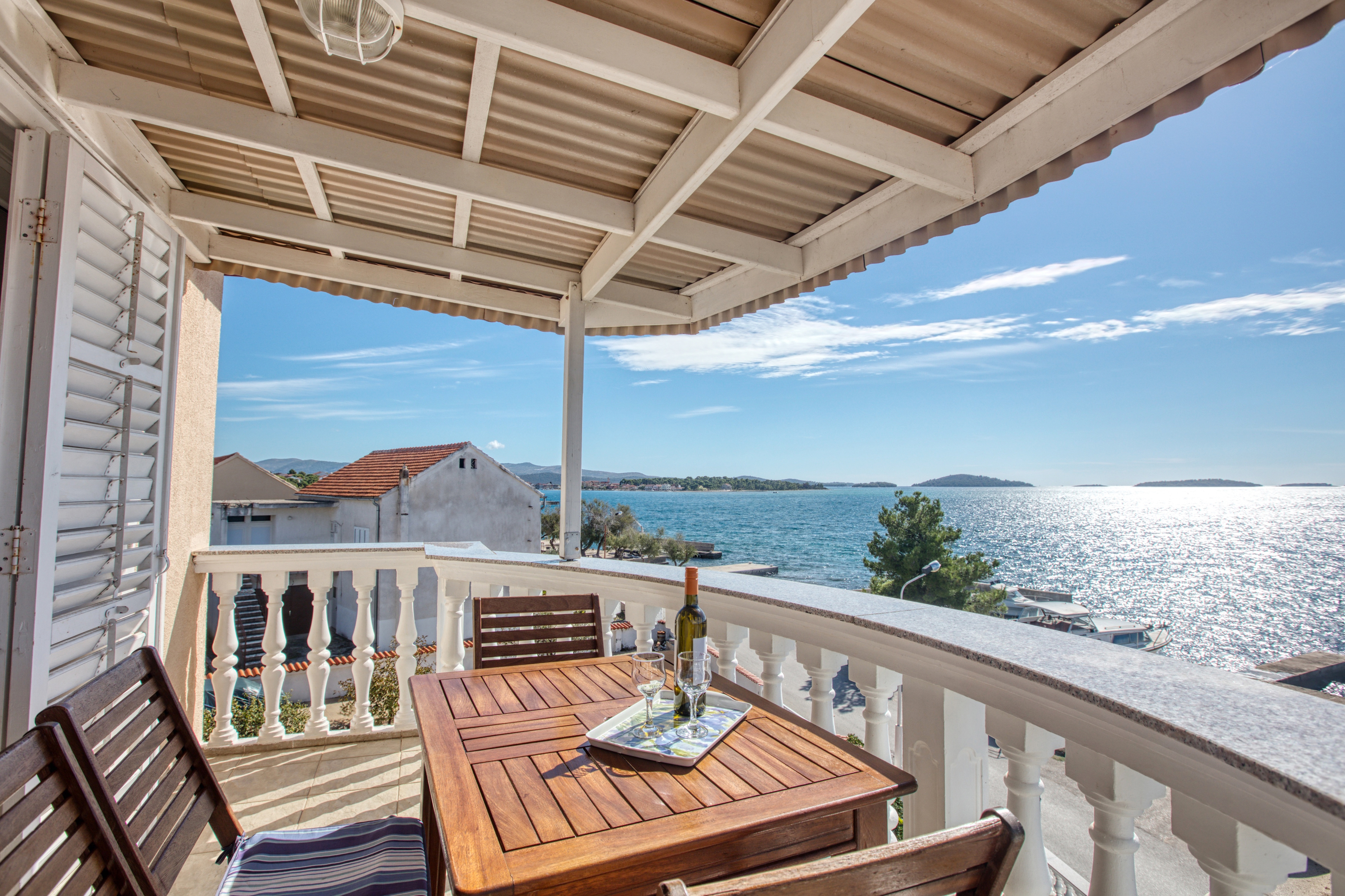 One bedroom apartment near beach Brodarica, Šibenik  A-d