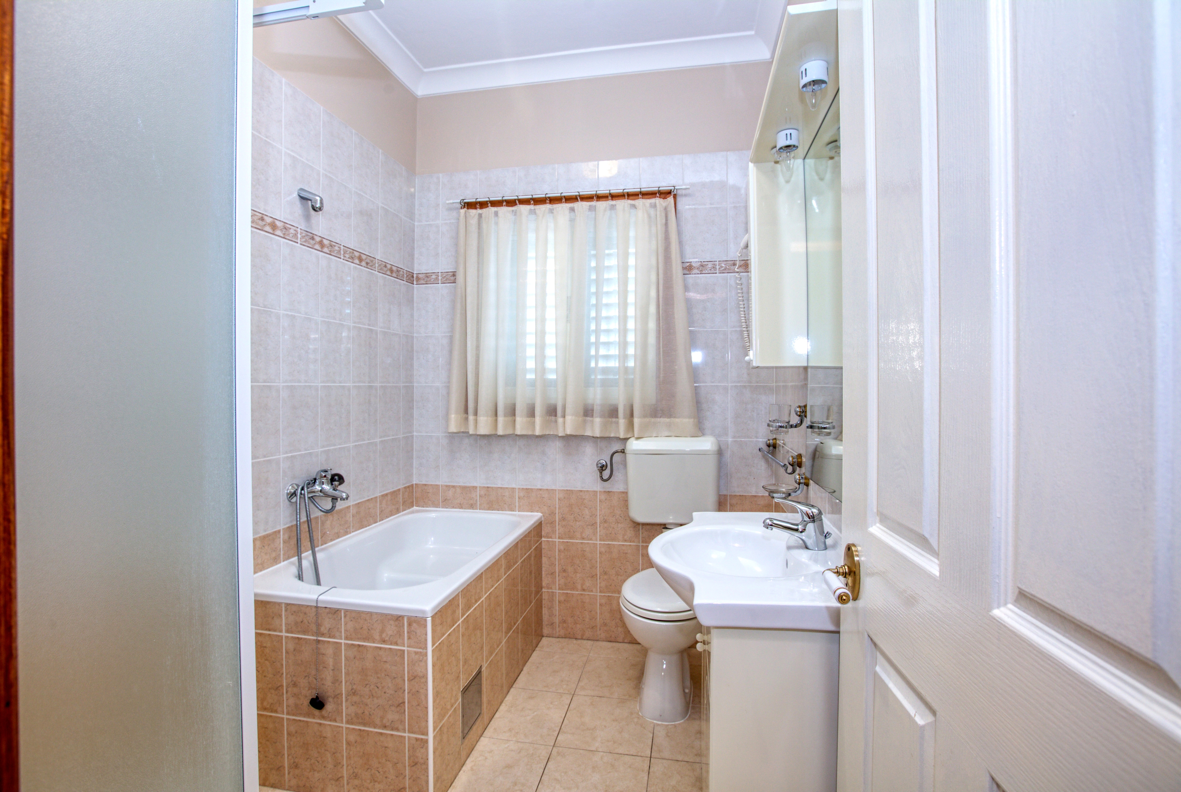 One bedroom apartment near beach Brodarica, Šibenik  A-e
