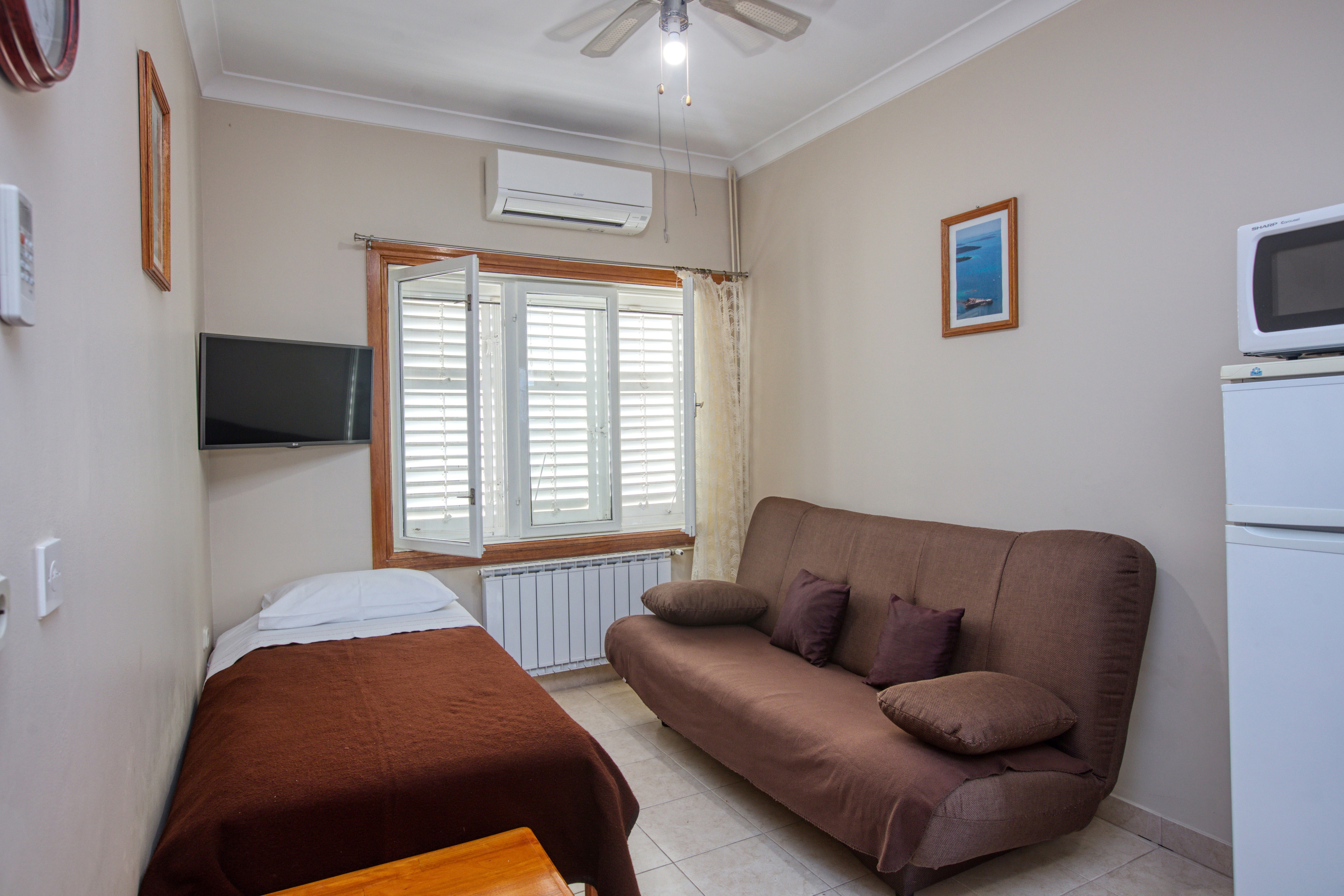 One bedroom apartment near beach Brodarica, Šibenik (A-4194-e) One bedroom apartment near beach Brodarica, Šibenik (A-4194-e)