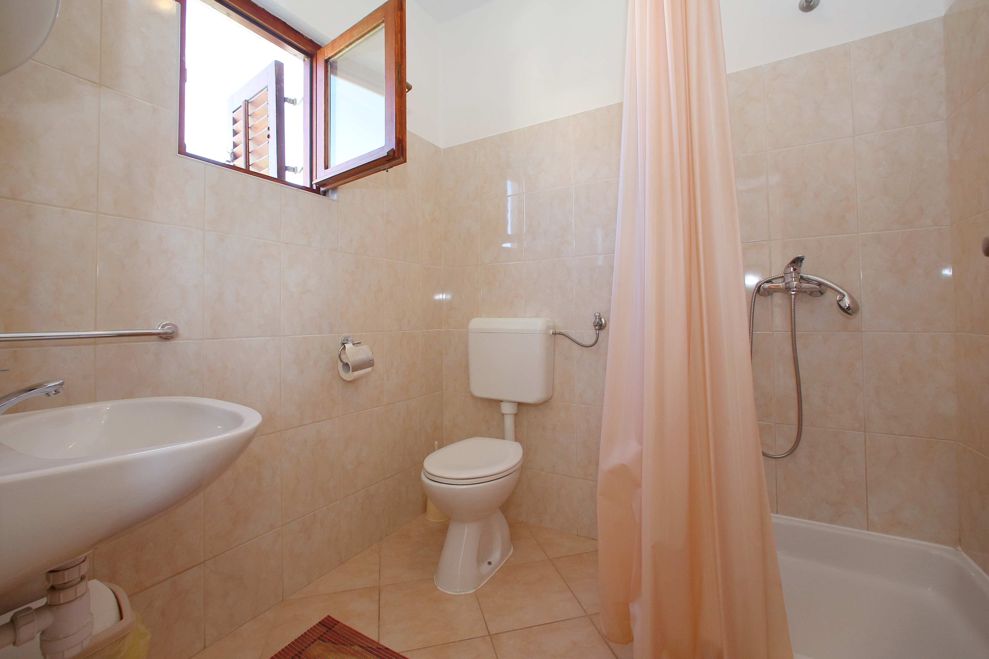 Two bedroom apartment near beach Bibinje, Zadar  A-b