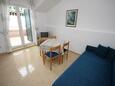 Vodice, Dining room in the apartment, air condition available, (pet friendly) and WiFi.