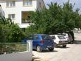 Tribunj, Vodice, Parkeerplaats 4201 - Appartementen with pebble beach.