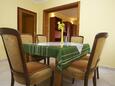 Brodarica, Dining room in the apartment, (pet friendly) and WiFi.