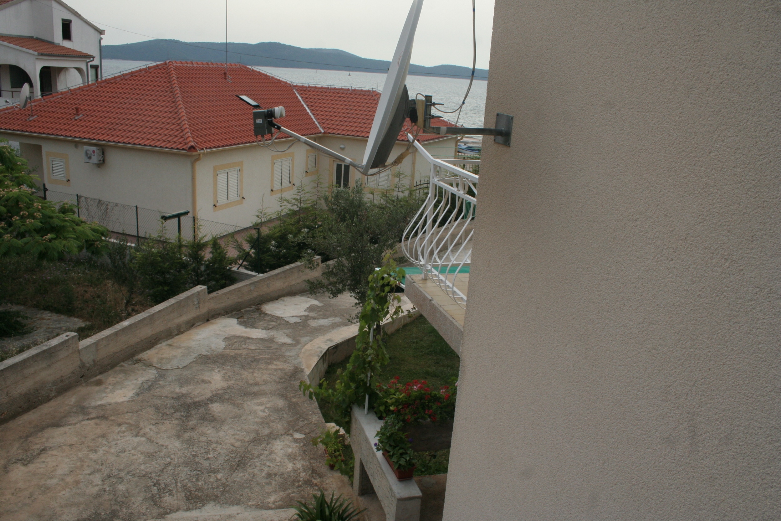 Three bedroom apartment near beach Brodarica, Šibenik  A-b