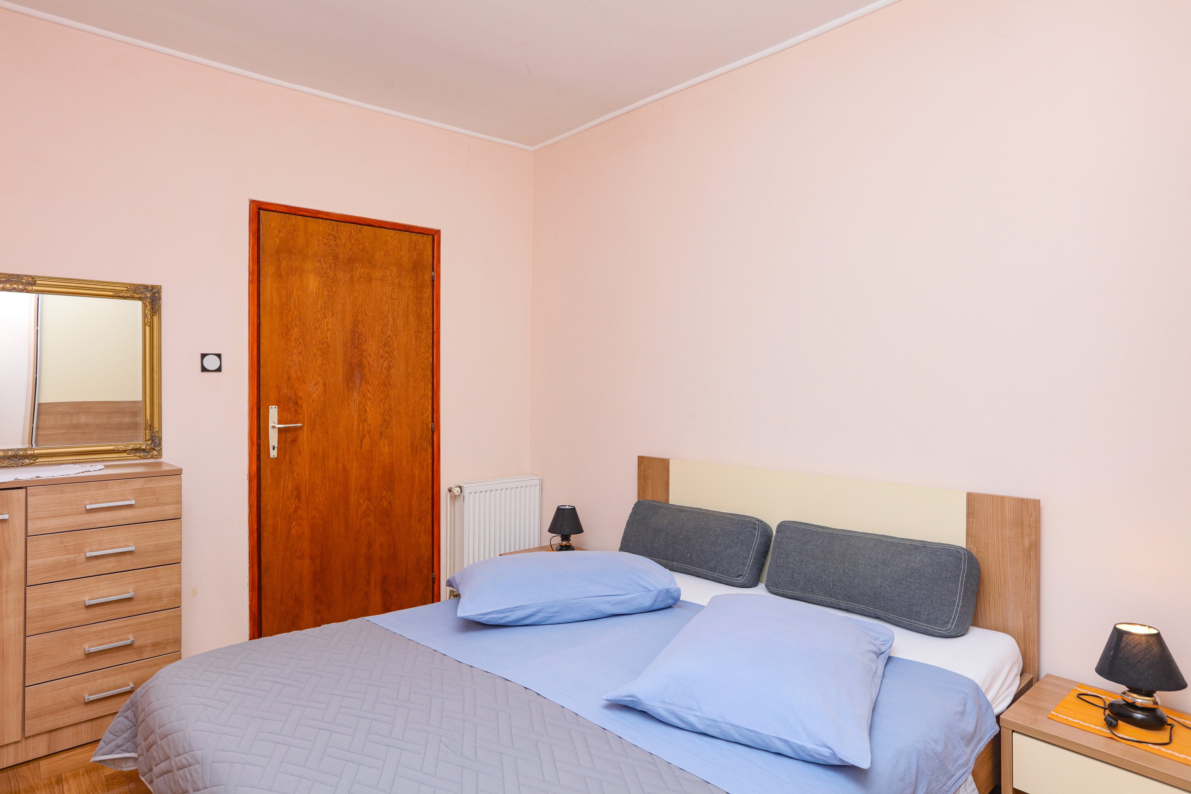 Three bedroom apartment near beach Brodarica, Šibenik  A-b