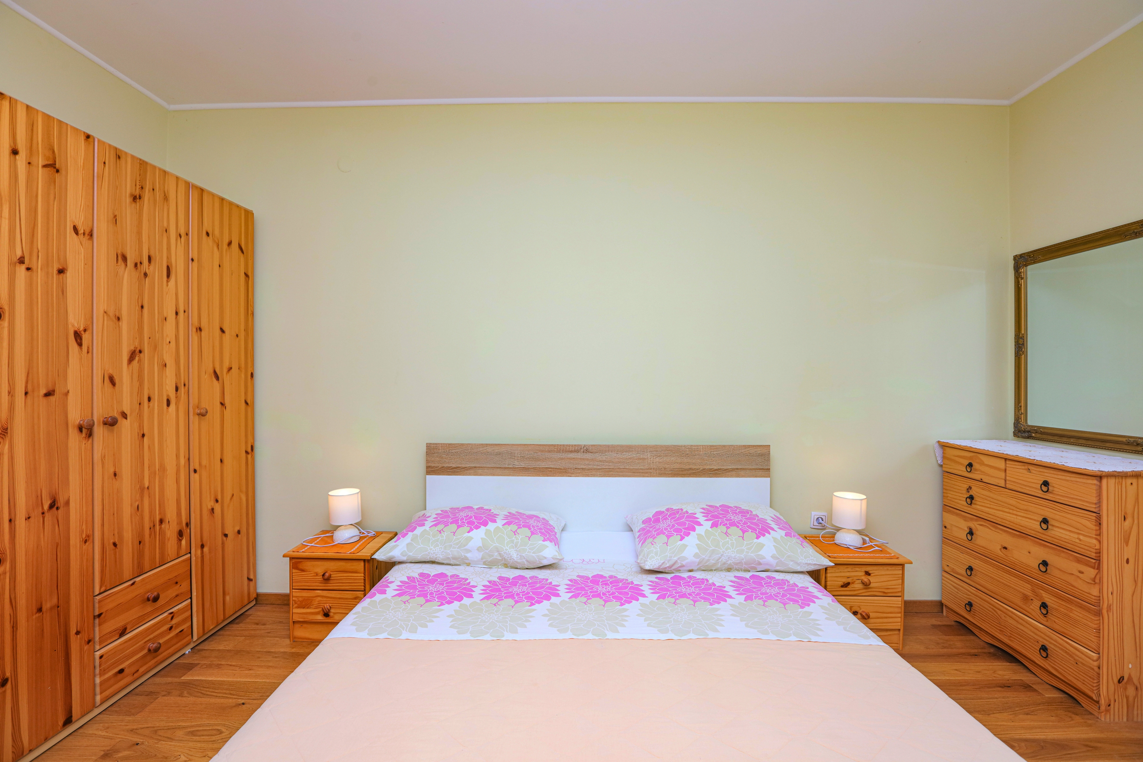 Three bedroom apartment near beach Brodarica, Šibenik  A-b