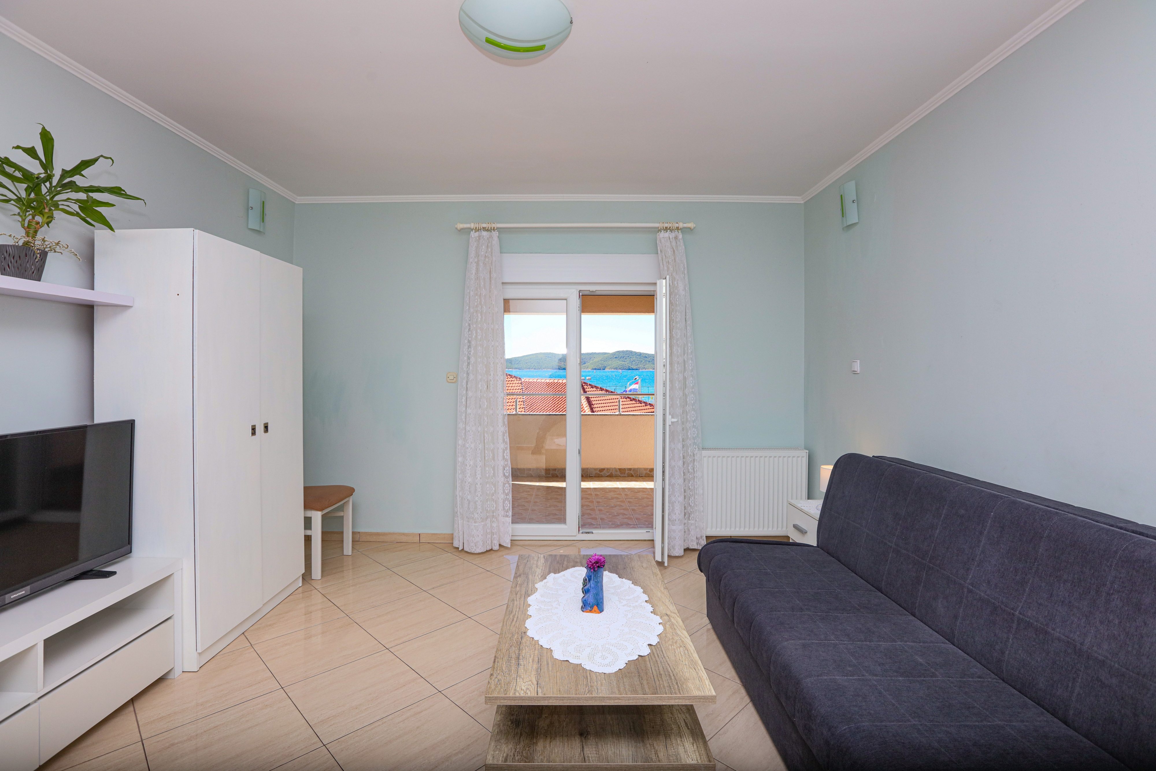 Two bedroom apartment near beach Brodarica, Šibenik (A-4221-b)
