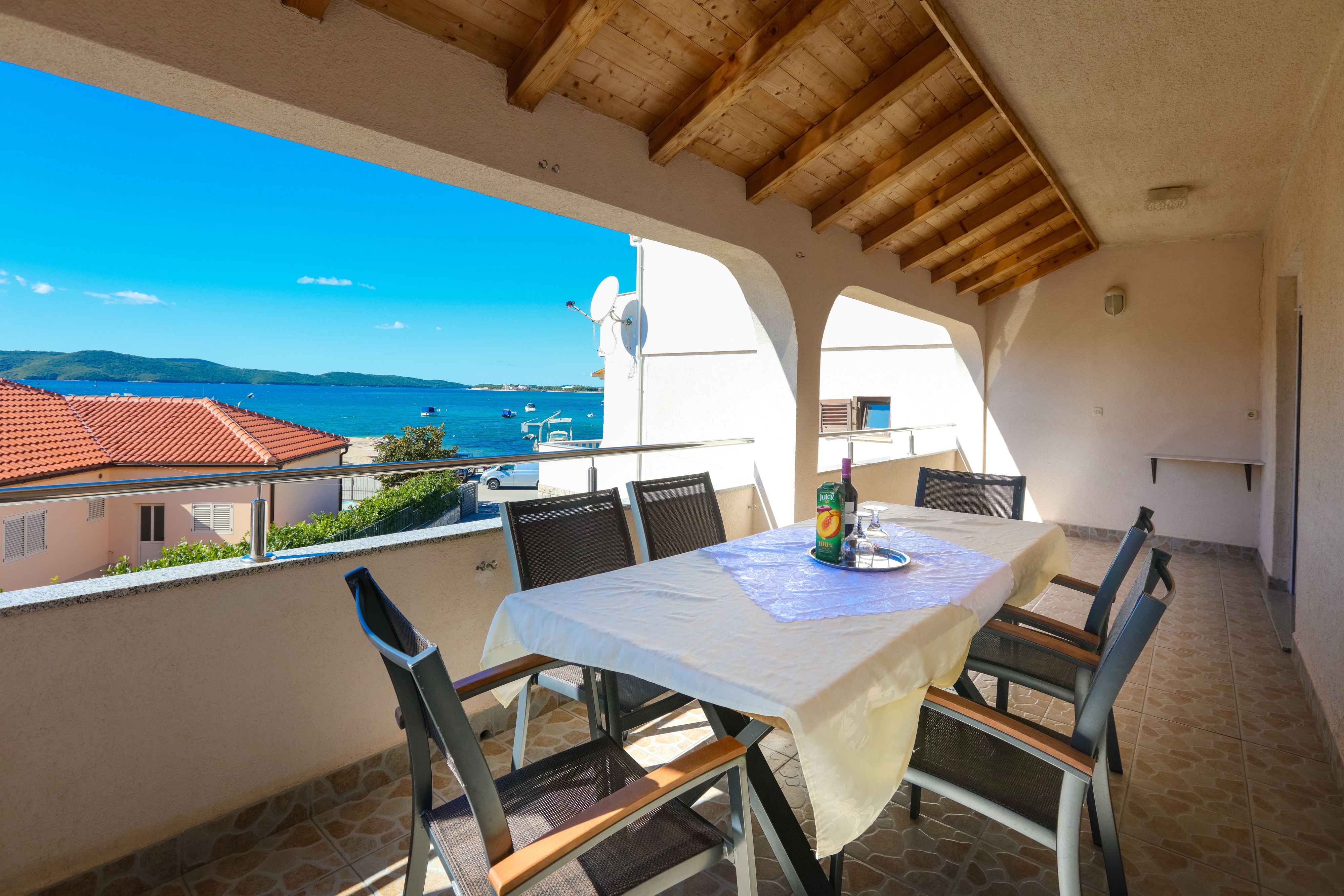 Three bedroom apartment near beach Brodarica, Šibenik  A-b