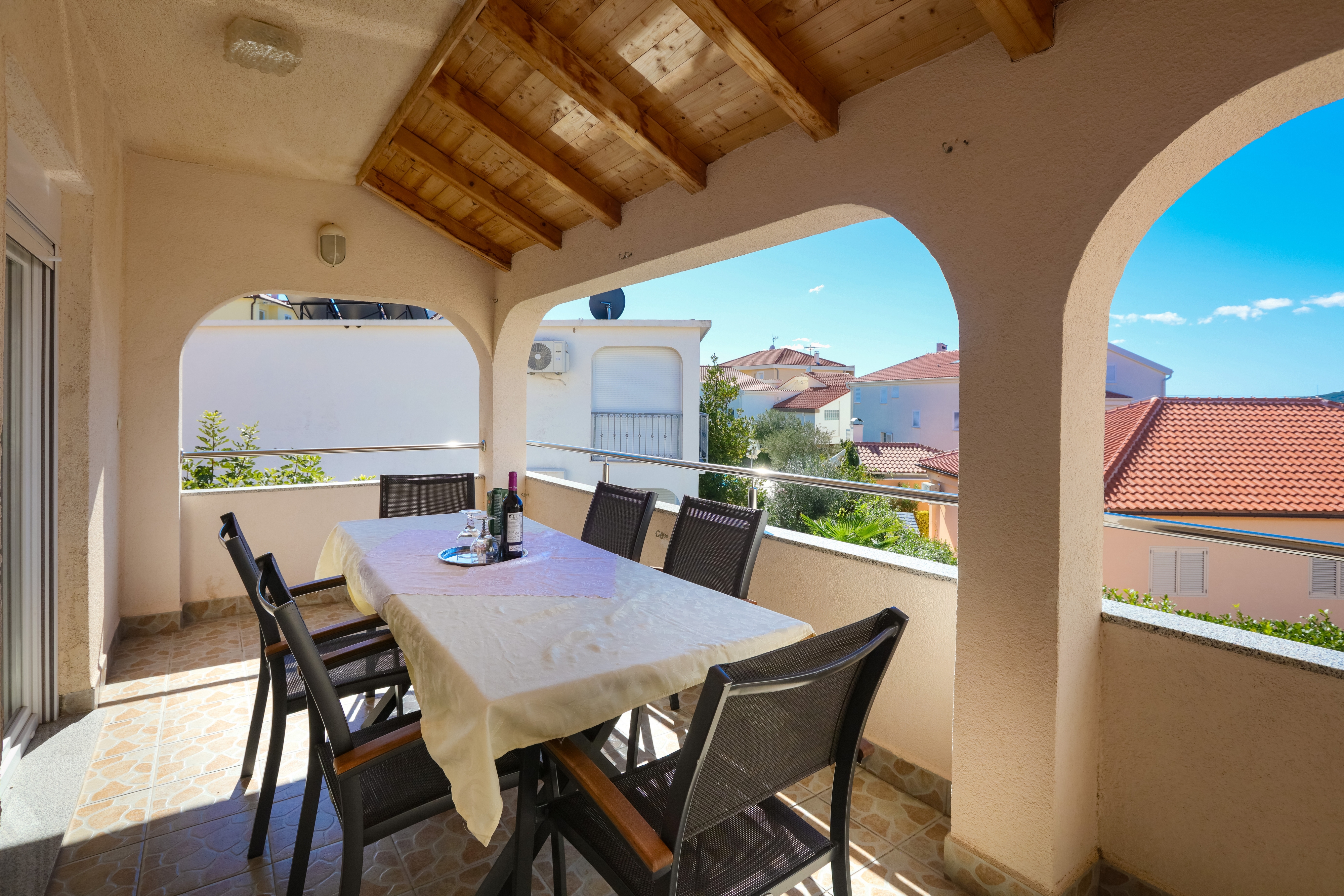 Three bedroom apartment near beach Brodarica, Šibenik  A-b