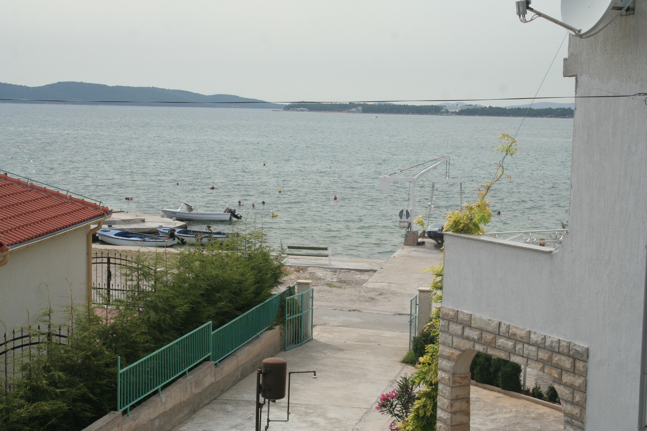 Three bedroom apartment near beach Brodarica, Šibenik  A-b
