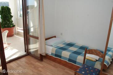 Bedroom Rogoznica, Bedroom in the room, dopusteni kucni ljubimci.