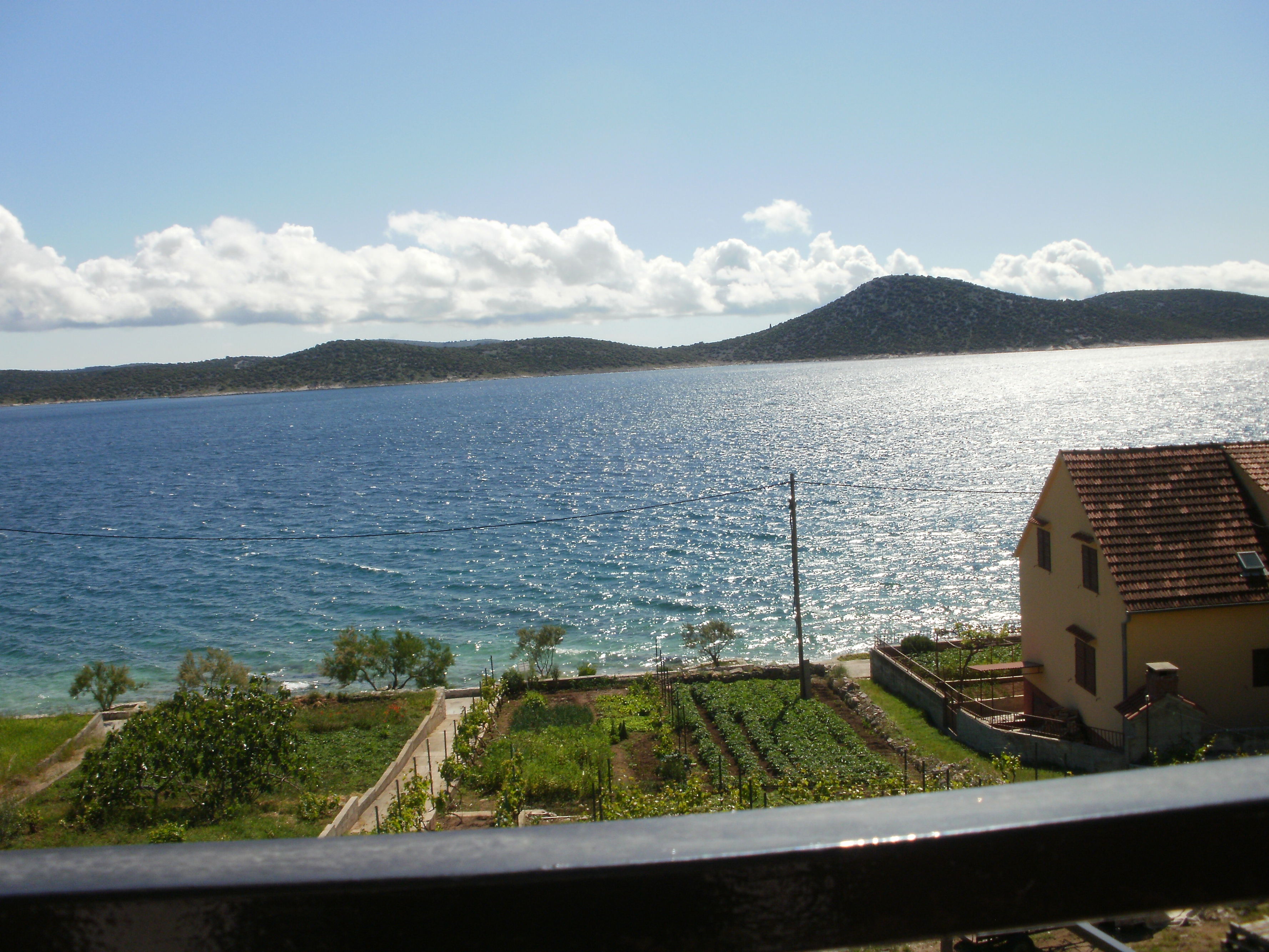 Dvosobni apartman uz plažu Šepurine, Prvić  A-b