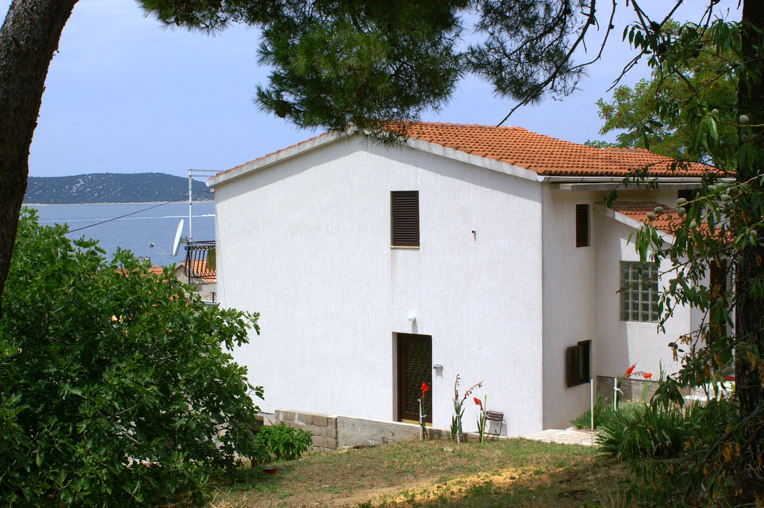 Jednosobni apartman uz plažu Šepurine, Prvić  A-a