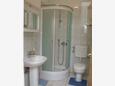 Brodarica, Bathroom in the studio-apartment, (pet friendly) and WiFi.