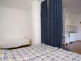 Brodarica, Bedroom in the studio-apartment, (pet friendly) and WiFi.