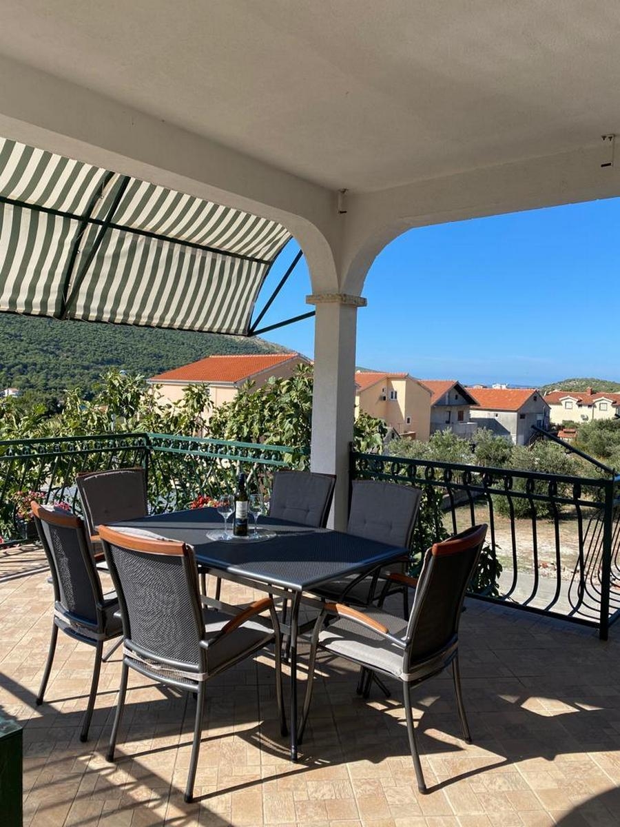 Two bedroom apartment with terrace and sea view Grebaštica, Šibenik  A-a