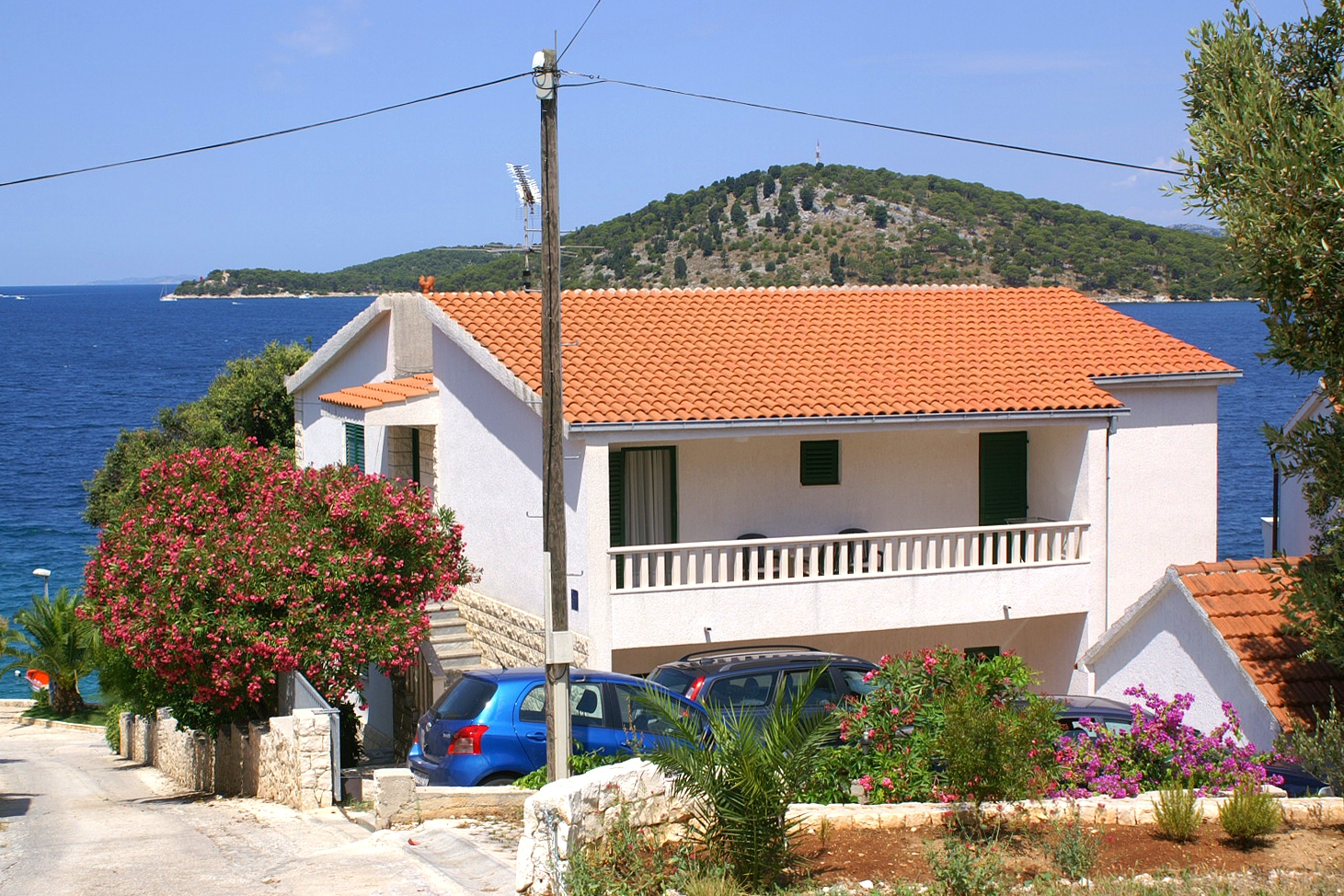 Dvosobni apartman uz plažu Ražanj, Rogoznica  A-a