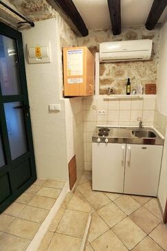 Kitchen Split, Kitchen in the studio-apartment, dostupna klima i WIFI.
