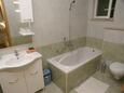 Ванная комната 1 Supetar, Ванная комната 1 в размещении типа apartment, WiFi.