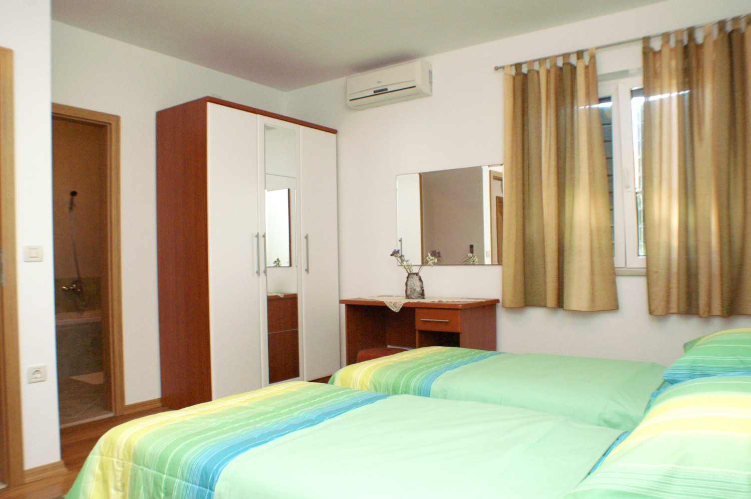 Two bedroom apartment with terrace and sea view Supetar, Brač  A-a