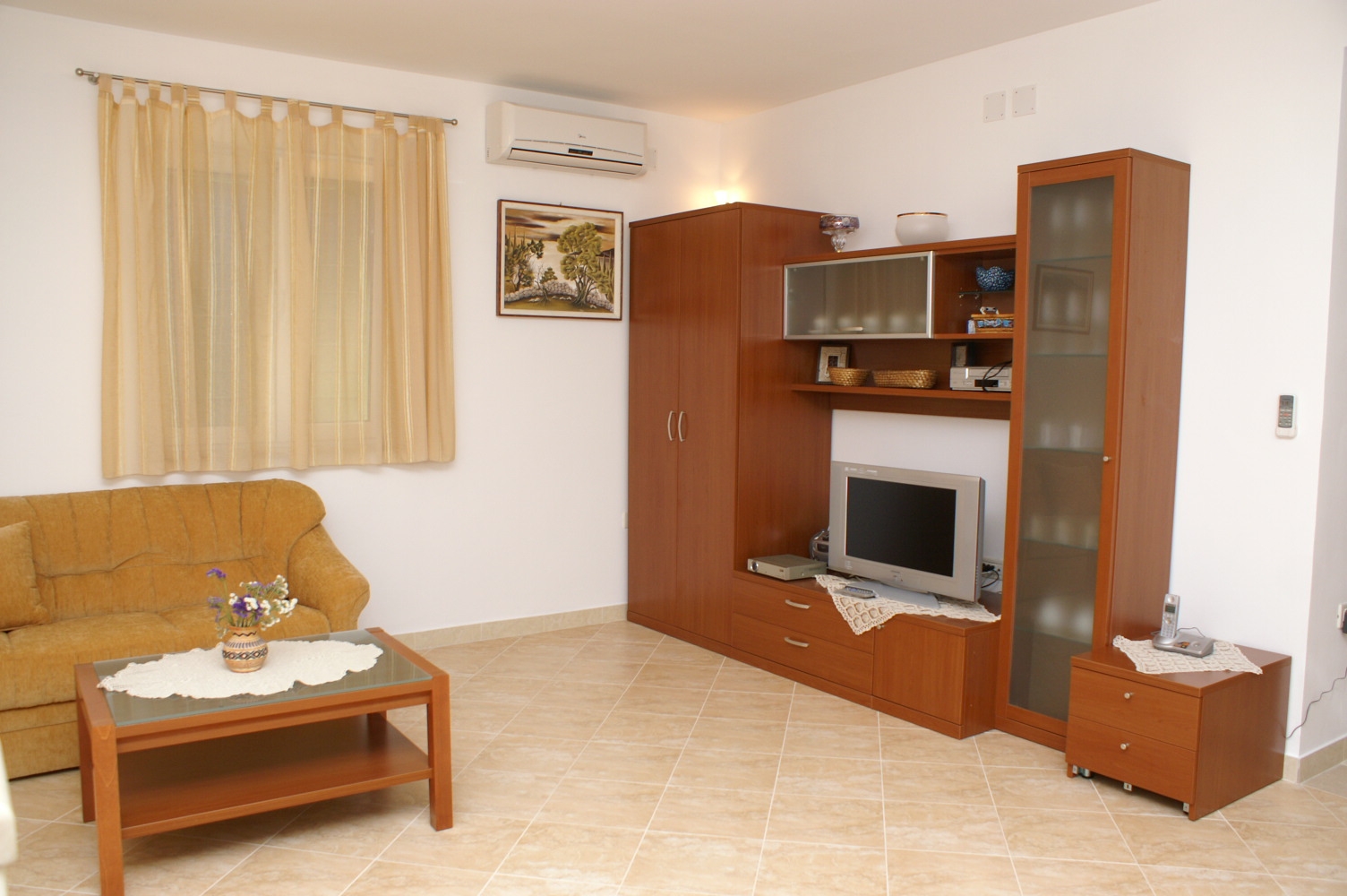 Two bedroom apartment with terrace and sea view Supetar, Brač  A-a