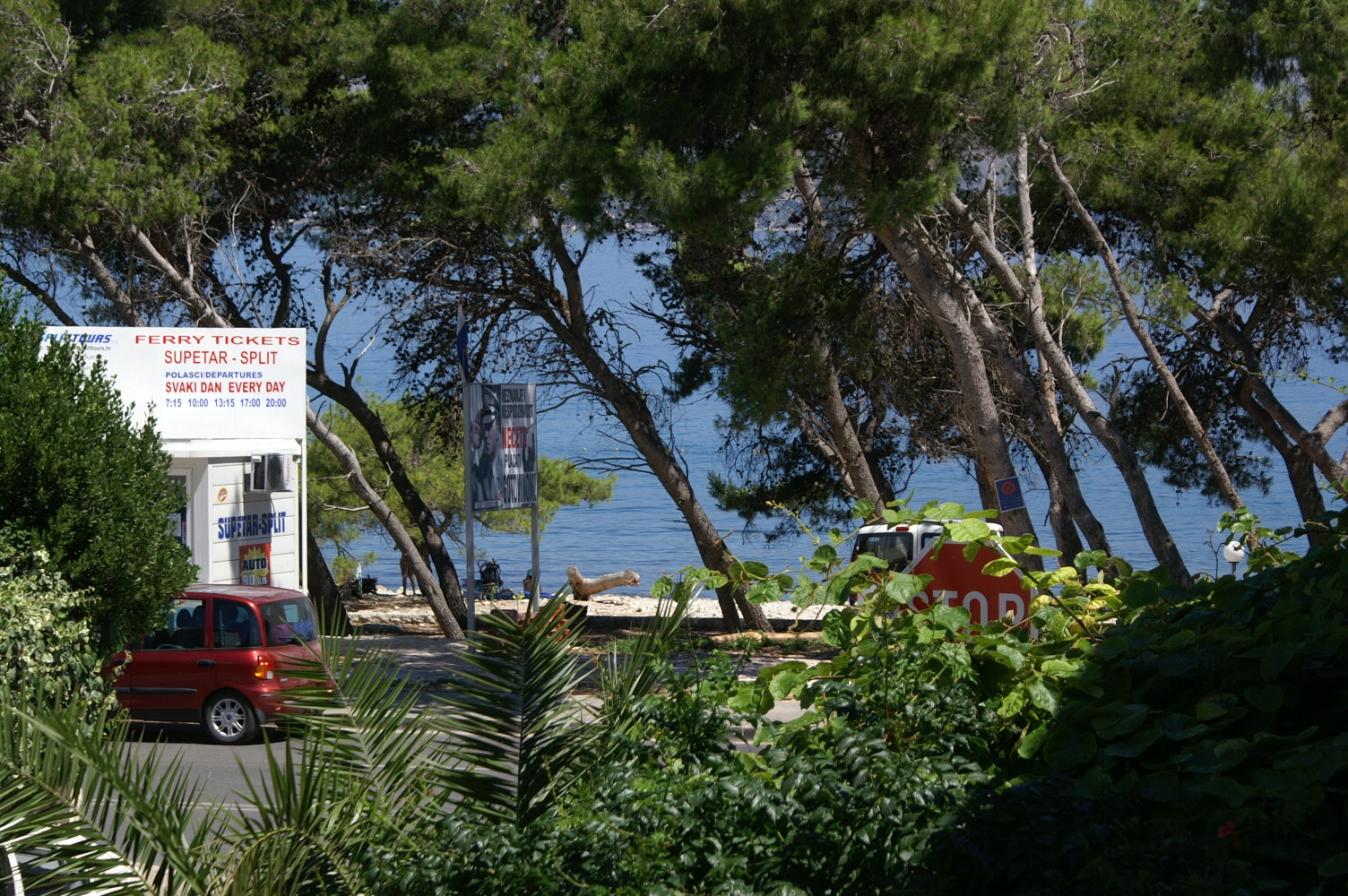 Two bedroom apartment with terrace and sea view Supetar, Brač  A-a