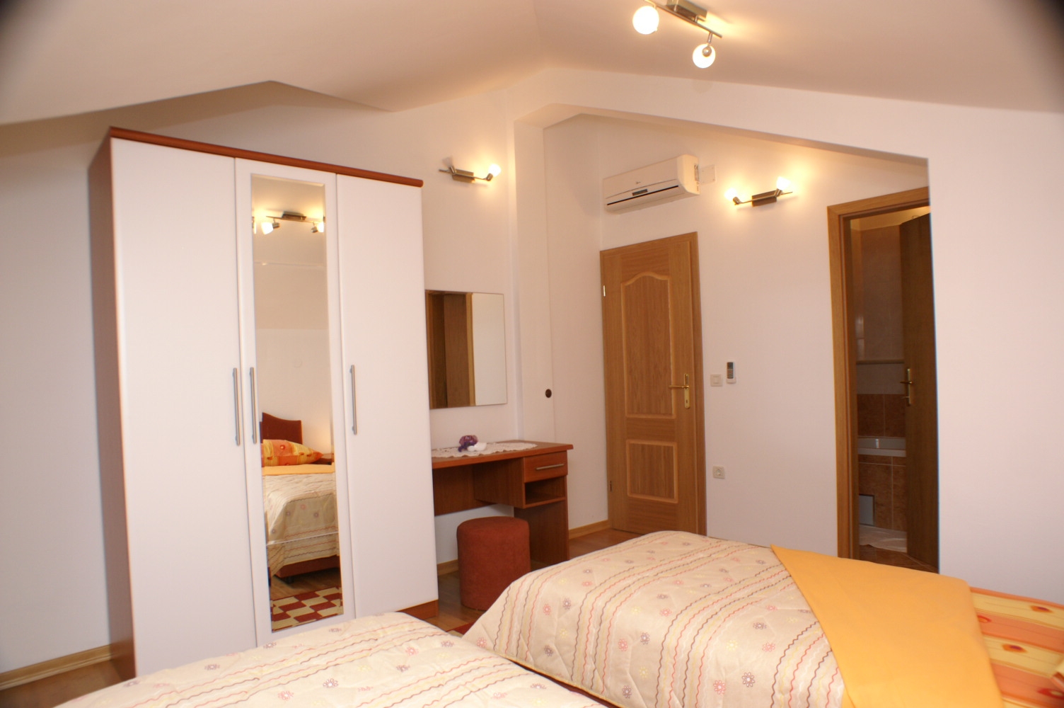Three bedroom apartment with terrace and sea view Supetar, Brač  A-b