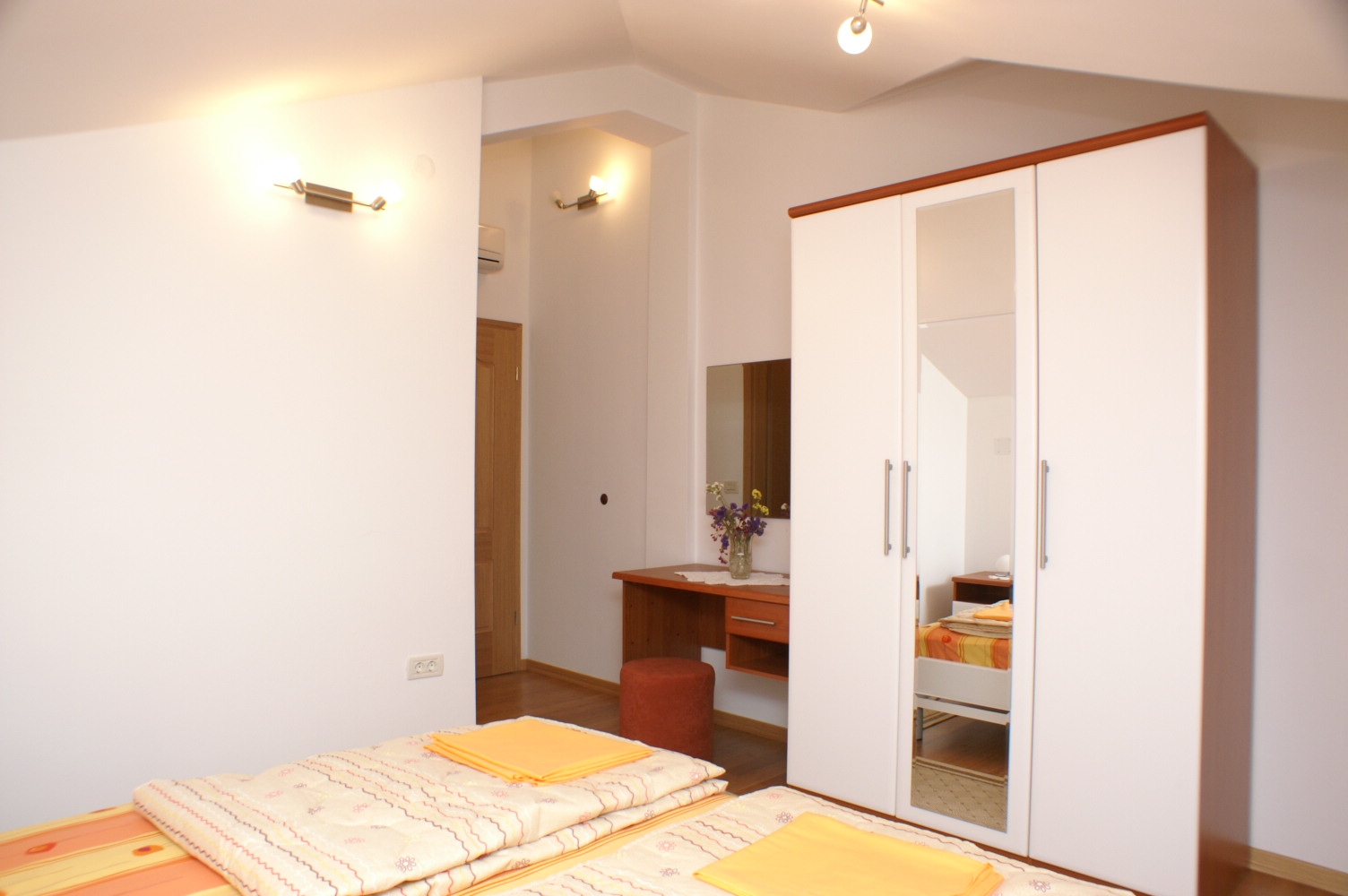 Three bedroom apartment with terrace and sea view Supetar, Brač  A-b