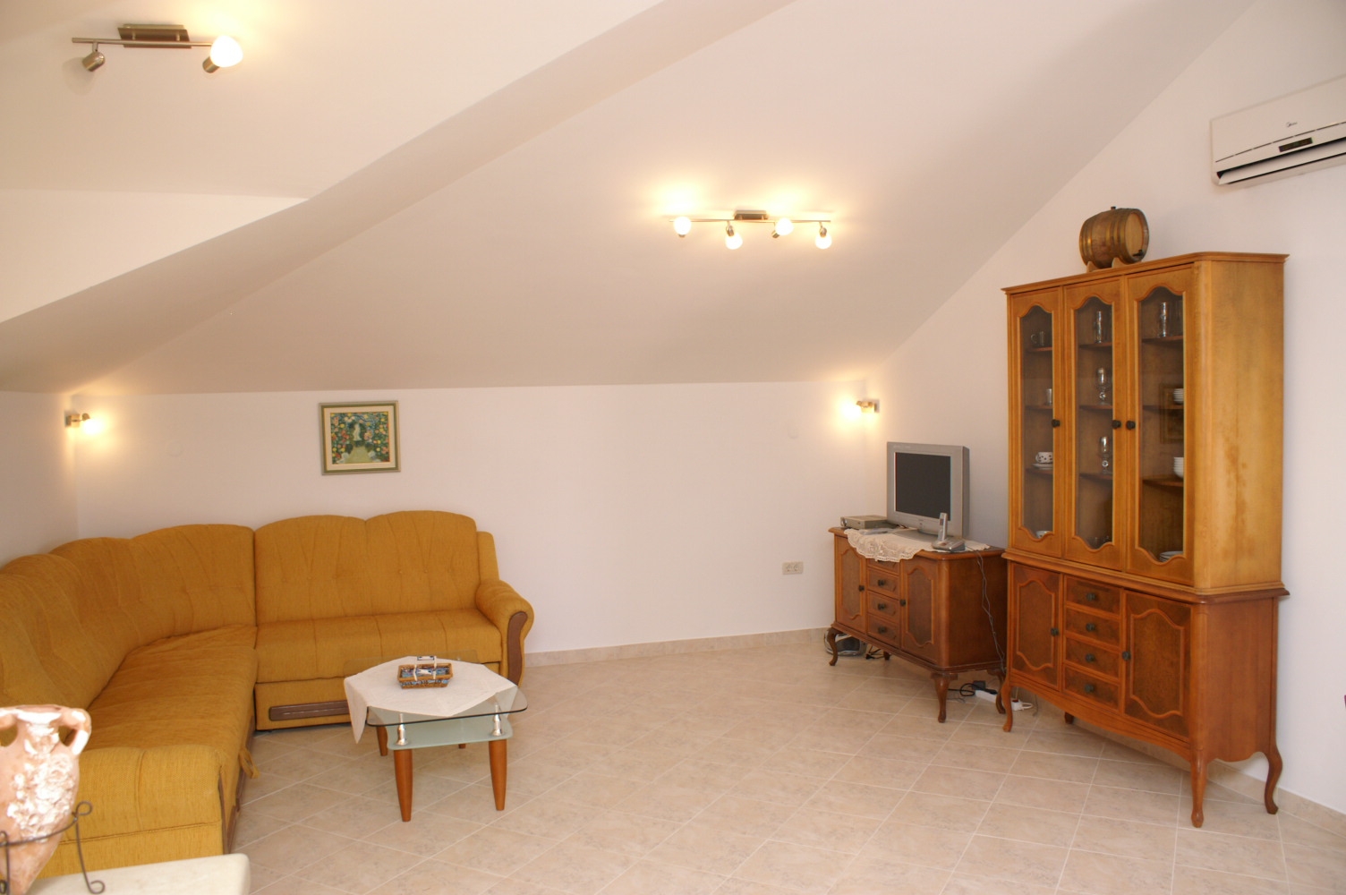 Three bedroom apartment with terrace and sea view Supetar, Brač  A-b