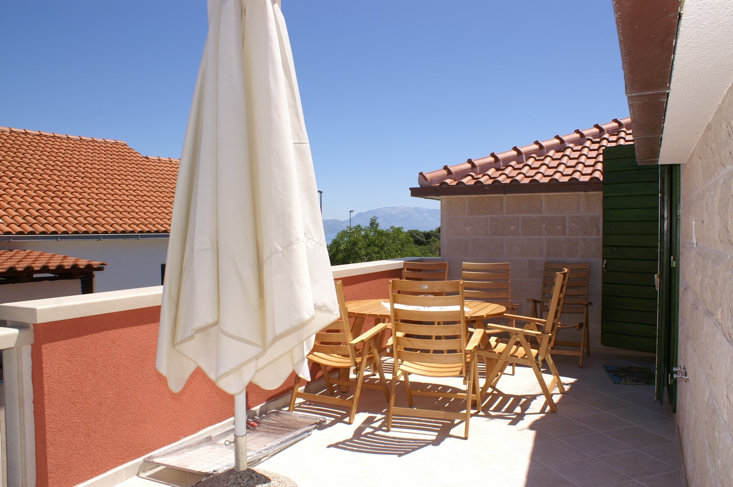 Three bedroom apartment with terrace and sea view Supetar, Brač  A-b
