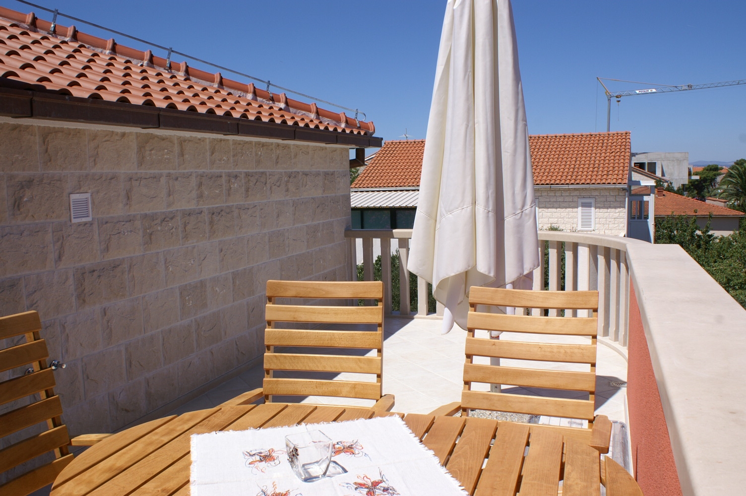 Three bedroom apartment with terrace and sea view Supetar, Brač  A-b