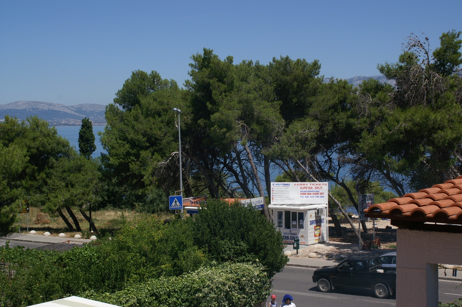 Three bedroom apartment with terrace and sea view Supetar, Brač  A-b