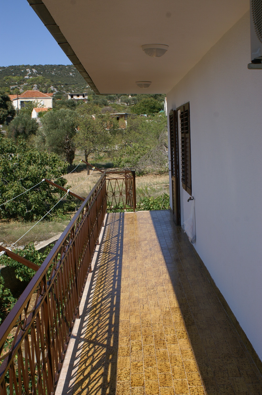 Two bedroom apartment with terrace and sea view Vinišće, Trogir  A-a