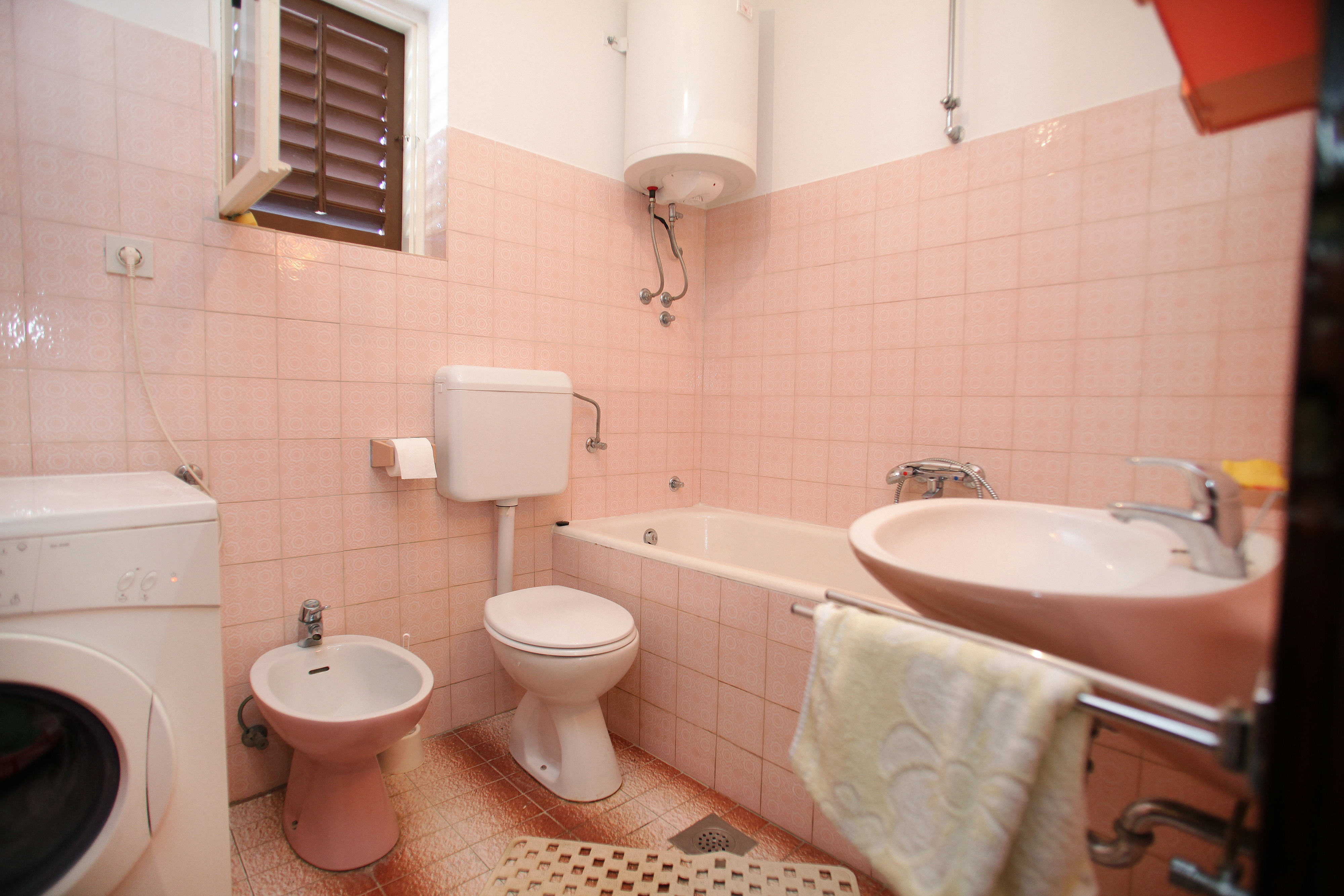 Two bedroom apartment with terrace and sea view Vinišće, Trogir  A-a
