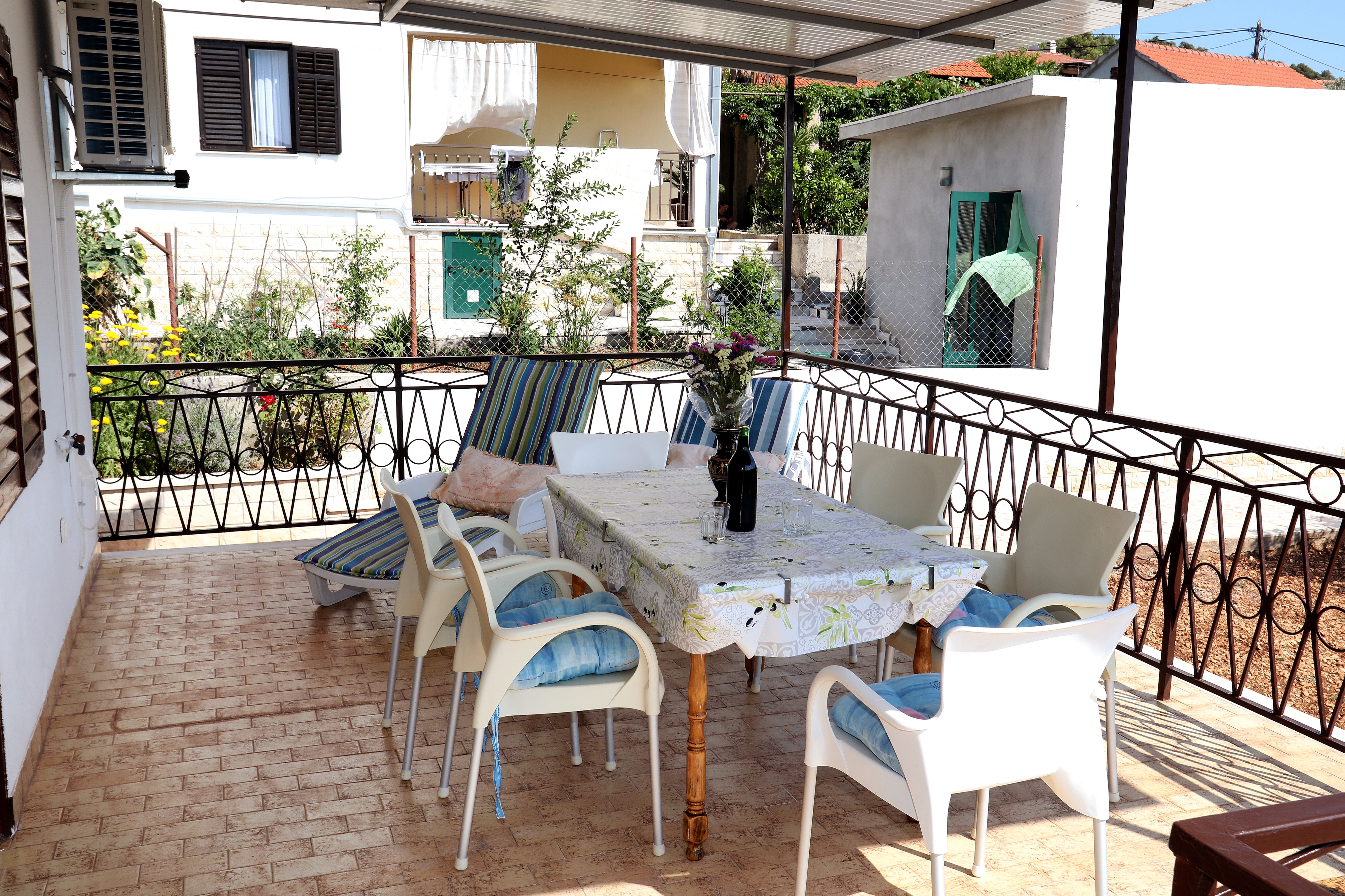 Two bedroom apartment with terrace and sea view Vinišće, Trogir  A-a