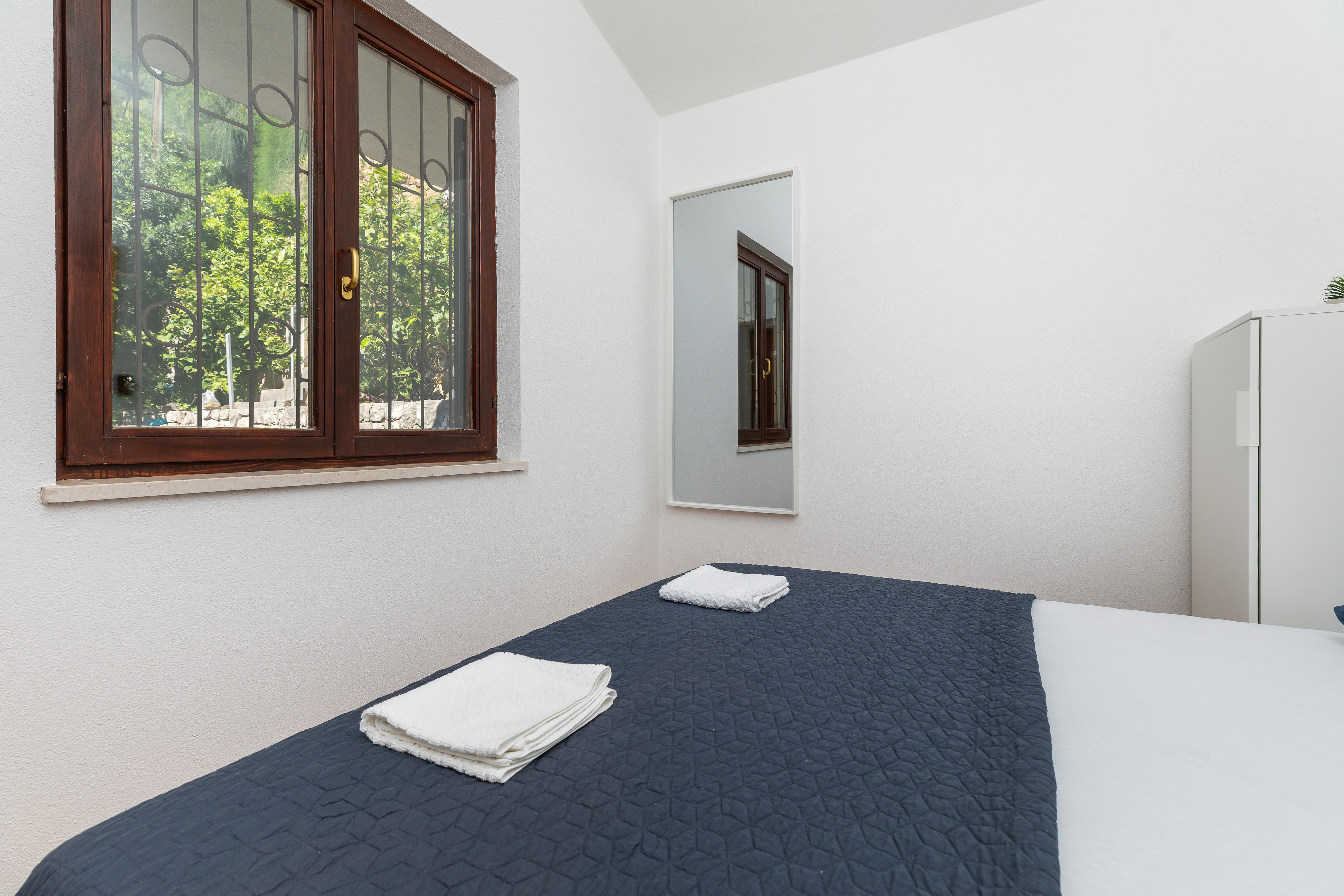 One bedroom apartment near beach Nemira, Omiš  A-a