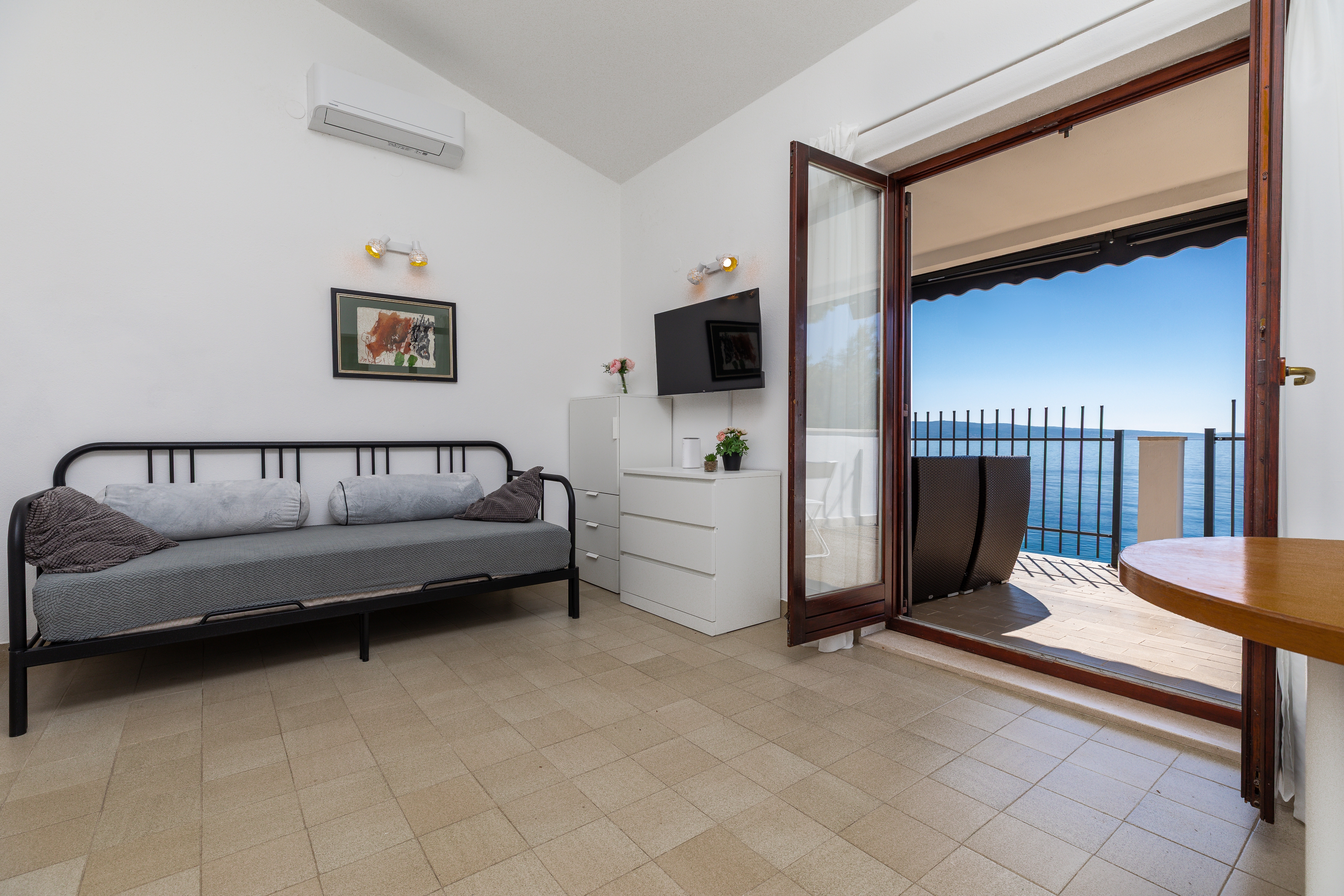 One bedroom apartment near beach Nemira (Omiš) (A-4277-a)
