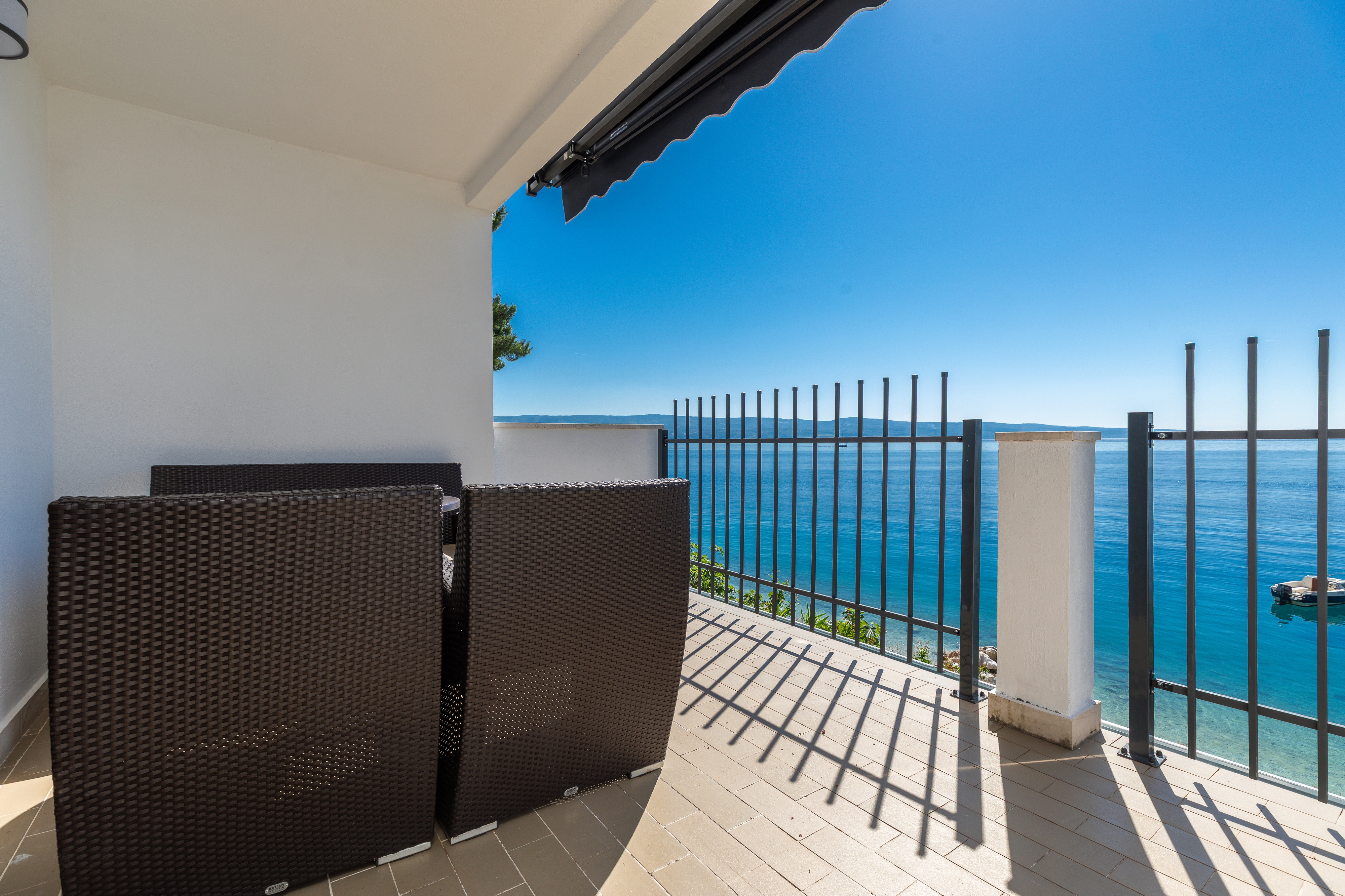 One bedroom apartment near beach Nemira (Omiš) (A-4277-a)