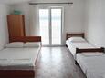 Pisak, Bedroom in the studio-apartment, air condition available and WiFi.