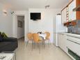 Seget Vranjica, Comedor in the apartment, (pet friendly) y WiFi.